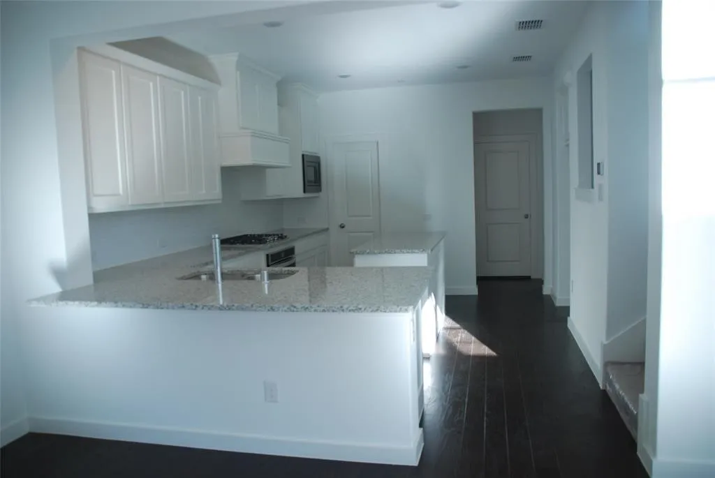 Townhouse For Rent in Dallas County , 507 Cobblestone Lane, Irving, Texas 75039, 2 Bedroom, 3 Bathroom, 2 Garage spaces, 1,825 Sqft, built in 2020, mls#21412727, Real Estate Agent in Irving, Homes For Rent in Dallas county, Homes For Rent in Irving, Realtor in Irving Texas, Real Estate Brokerage Independent Realty Texas, Luminita Cordes Realtor