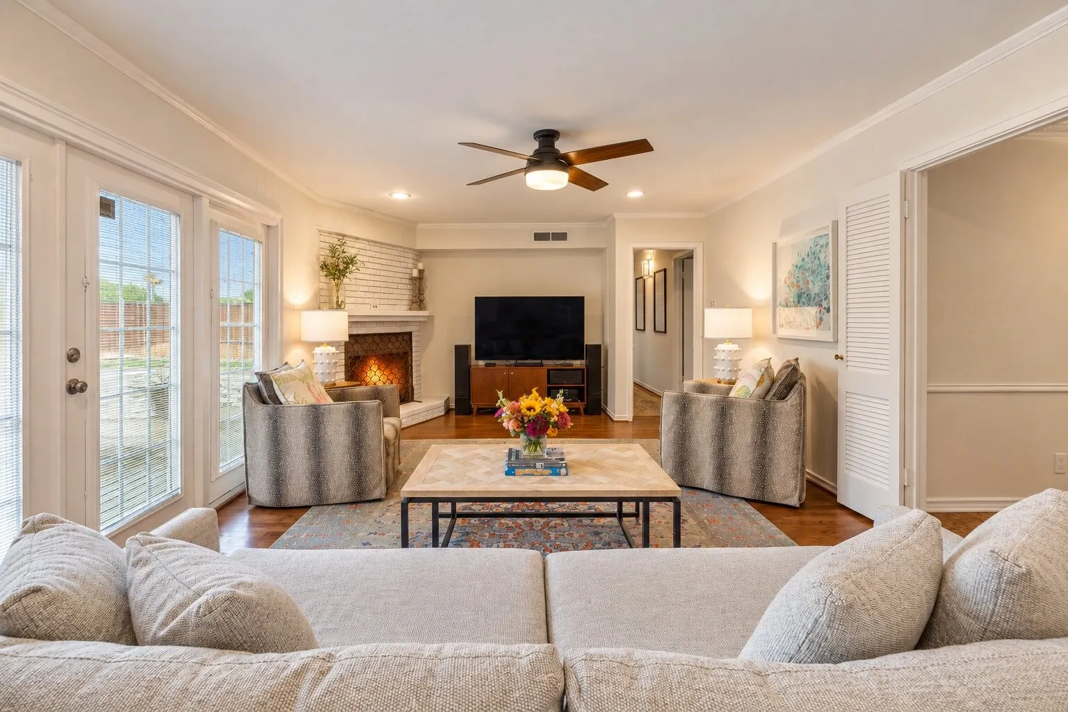 Single Family Residence For Sale in Dallas County , 6351 Town Hill Lane, Dallas, Texas 75214, 3 Bedroom, 2 Bathroom, 2 Garage spaces, 1,844 Sqft, built in 1958, mls#21388079, Real Estate Agent in Dallas, Homes For Sale in Dallas county, Homes For Sale in Dallas, Realtor in Dallas Texas, Real Estate Brokerage Independent Realty Texas, Luminita Cordes Realtor