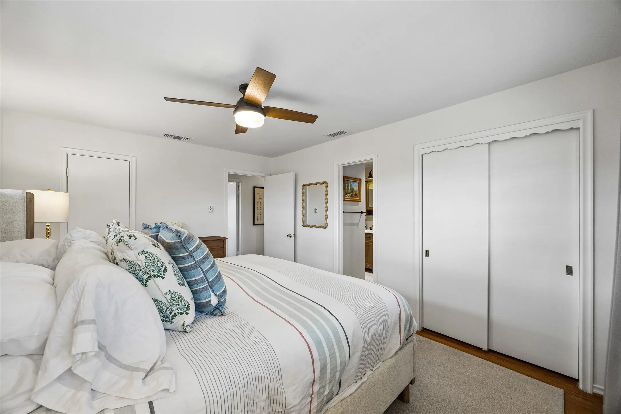 Single Family Residence For Sale in Dallas County , 6351 Town Hill Lane, Dallas, Texas 75214, 3 Bedroom, 2 Bathroom, 2 Garage spaces, 1,844 Sqft, built in 1958, mls#21388079, Real Estate Agent in Dallas, Homes For Sale in Dallas county, Homes For Sale in Dallas, Realtor in Dallas Texas, Real Estate Brokerage Independent Realty Texas, Luminita Cordes Realtor