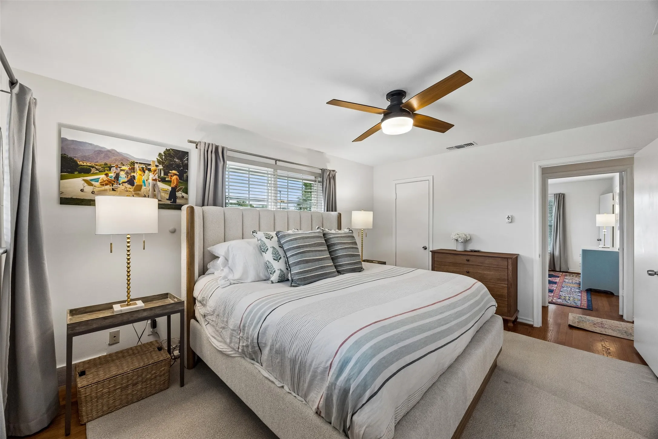 Single Family Residence For Sale in Dallas County , 6351 Town Hill Lane, Dallas, Texas 75214, 3 Bedroom, 2 Bathroom, 2 Garage spaces, 1,844 Sqft, built in 1958, mls#21388079, Real Estate Agent in Dallas, Homes For Sale in Dallas county, Homes For Sale in Dallas, Realtor in Dallas Texas, Real Estate Brokerage Independent Realty Texas, Luminita Cordes Realtor