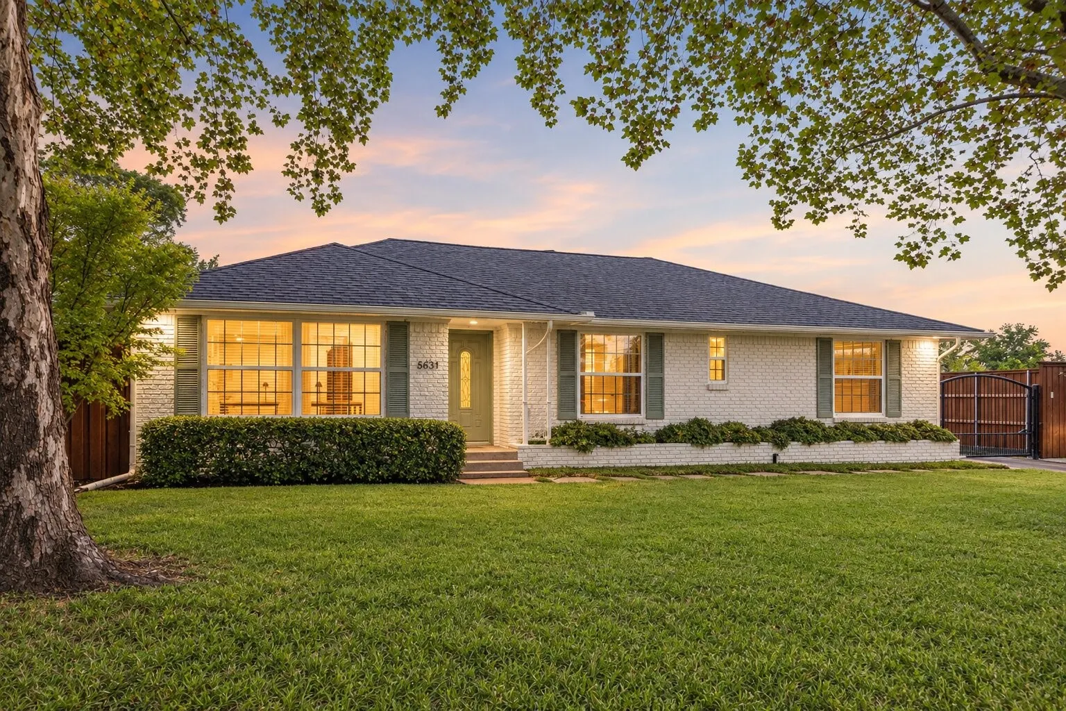 Single Family Residence For Sale in Dallas County , 6351 Town Hill Lane, Dallas, Texas 75214, 3 Bedroom, 2 Bathroom, 2 Garage spaces, 1,844 Sqft, built in 1958, mls#21388079, Real Estate Agent in Dallas, Homes For Sale in Dallas county, Homes For Sale in Dallas, Realtor in Dallas Texas, Real Estate Brokerage Independent Realty Texas, Luminita Cordes Realtor