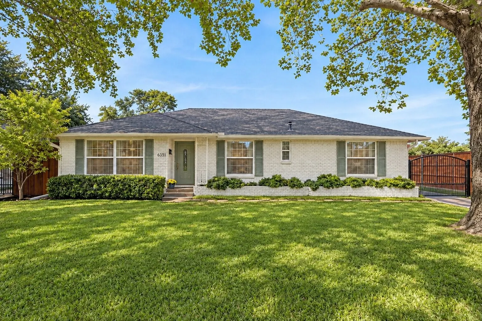 Single Family Residence For Sale in Dallas County , 6351 Town Hill Lane, Dallas, Texas 75214, 3 Bedroom, 2 Bathroom, 2 Garage spaces, 1,844 Sqft, built in 1958, mls#21388079, Real Estate Agent in Dallas, Homes For Sale in Dallas county, Homes For Sale in Dallas, Realtor in Dallas Texas, Real Estate Brokerage Independent Realty Texas, Luminita Cordes Realtor