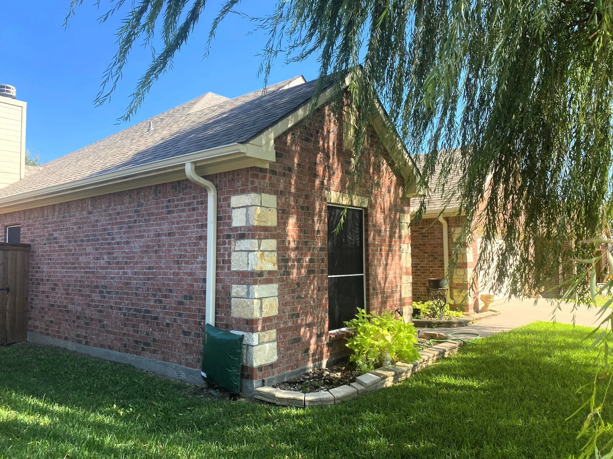 Single Family Residence For Rent in Grayson County , 4813 Indio Lane, Sherman, Texas 75092, 3 Bedroom, 2 Bathroom, 2 Garage spaces, 1,588 Sqft, built in 2005, mls#21359390, Real Estate Agent in Sherman, Homes For Rent in Grayson county, Homes For Rent in Sherman, Realtor in Sherman Texas, Real Estate Brokerage Independent Realty Texas, Luminita Cordes Realtor