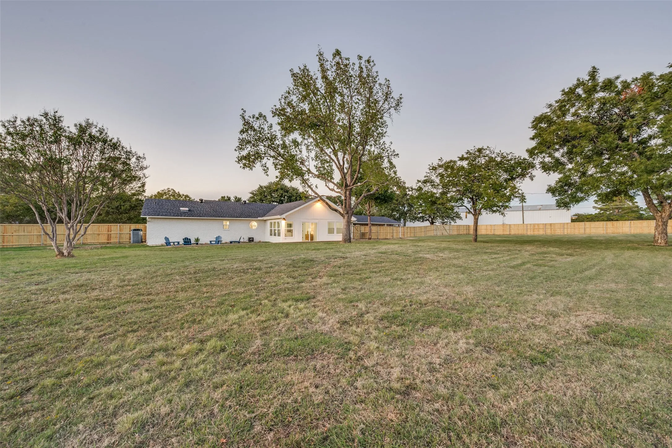 Single Family Residence For Sale in Tarrant County , 119 Wildwood Court, Mansfield, Texas 76063, 4 Bedroom, 2 Bathroom, Garage spaces, 2,538 Sqft, built in 1983, mls#21412189, Real Estate Agent in Mansfield, Homes For Sale in Tarrant county, Homes For Sale in Mansfield, Realtor in Mansfield Texas, Real Estate Brokerage Independent Realty Texas, Luminita Cordes Realtor