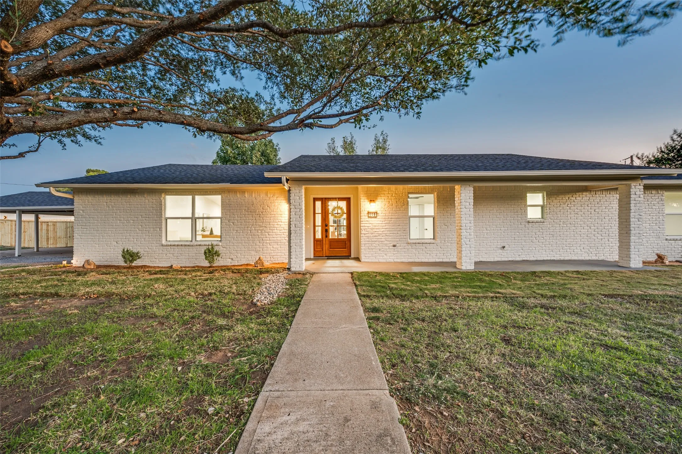 Single Family Residence For Sale in Tarrant County , 119 Wildwood Court, Mansfield, Texas 76063, 4 Bedroom, 2 Bathroom, Garage spaces, 2,538 Sqft, built in 1983, mls#21412189, Real Estate Agent in Mansfield, Homes For Sale in Tarrant county, Homes For Sale in Mansfield, Realtor in Mansfield Texas, Real Estate Brokerage Independent Realty Texas, Luminita Cordes Realtor