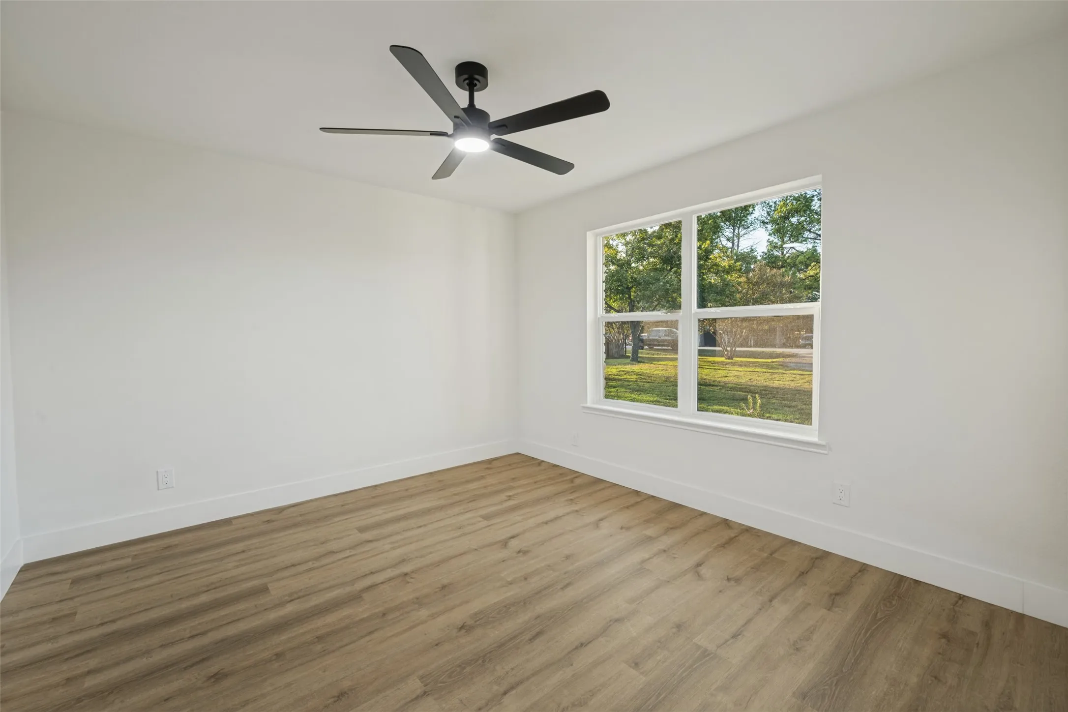 Single Family Residence For Sale in Tarrant County , 119 Wildwood Court, Mansfield, Texas 76063, 4 Bedroom, 2 Bathroom, Garage spaces, 2,538 Sqft, built in 1983, mls#21412189, Real Estate Agent in Mansfield, Homes For Sale in Tarrant county, Homes For Sale in Mansfield, Realtor in Mansfield Texas, Real Estate Brokerage Independent Realty Texas, Luminita Cordes Realtor