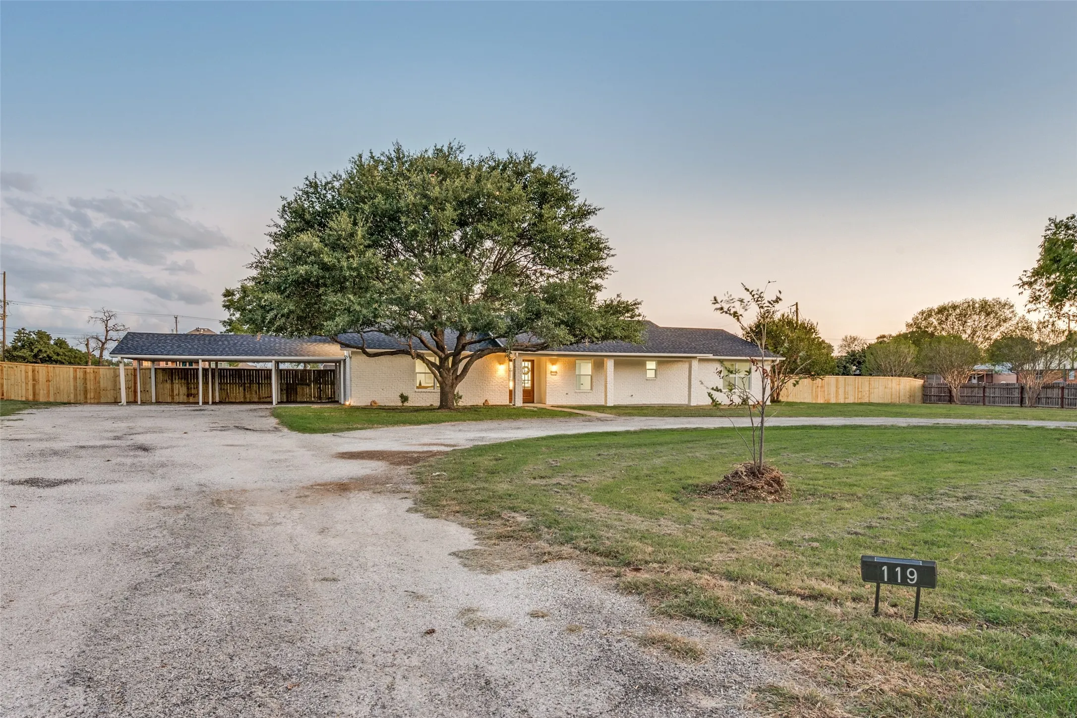 Single Family Residence For Sale in Tarrant County , 119 Wildwood Court, Mansfield, Texas 76063, 4 Bedroom, 2 Bathroom, Garage spaces, 2,538 Sqft, built in 1983, mls#21412189, Real Estate Agent in Mansfield, Homes For Sale in Tarrant county, Homes For Sale in Mansfield, Realtor in Mansfield Texas, Real Estate Brokerage Independent Realty Texas, Luminita Cordes Realtor