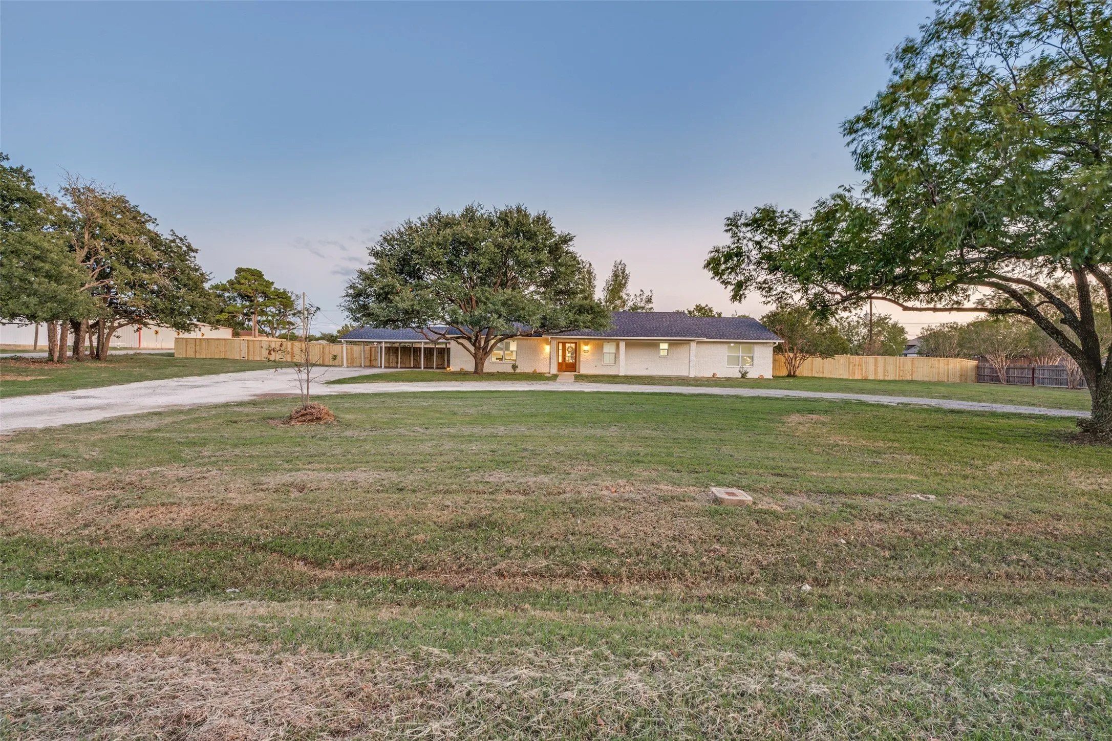 Single Family Residence For Sale in Tarrant County , 119 Wildwood Court, Mansfield, Texas 76063, 4 Bedroom, 2 Bathroom, Garage spaces, 2,538 Sqft, built in 1983, mls#21412189, Real Estate Agent in Mansfield, Homes For Sale in Tarrant county, Homes For Sale in Mansfield, Realtor in Mansfield Texas, Real Estate Brokerage Independent Realty Texas, Luminita Cordes Realtor