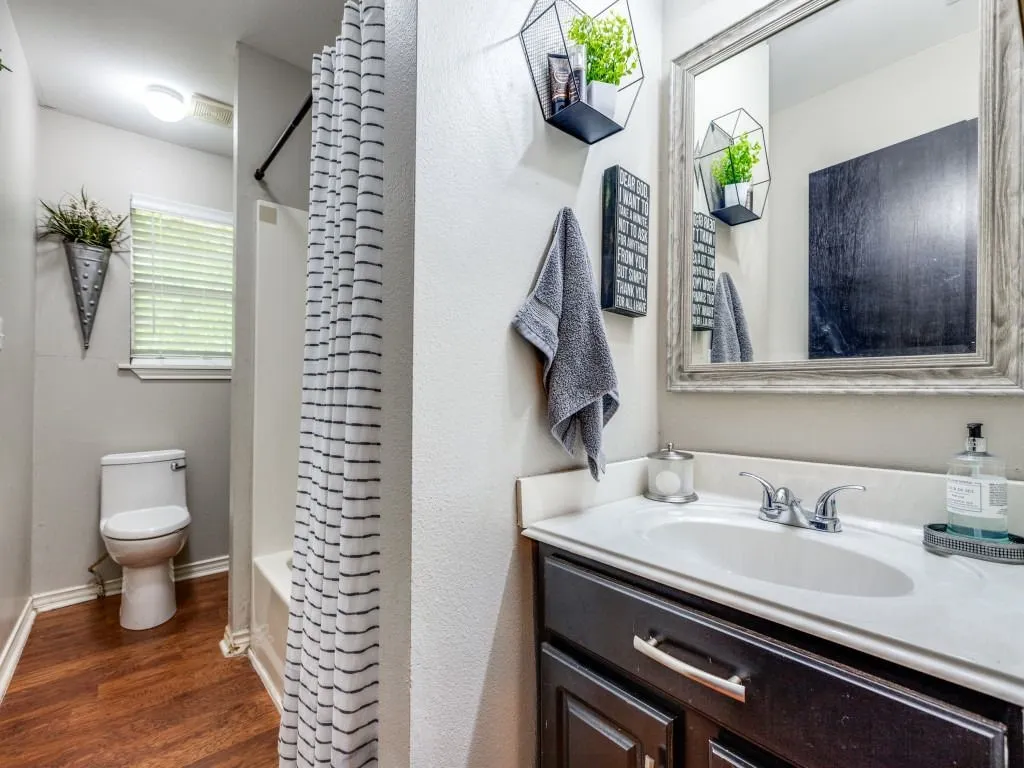 Full Bathroom