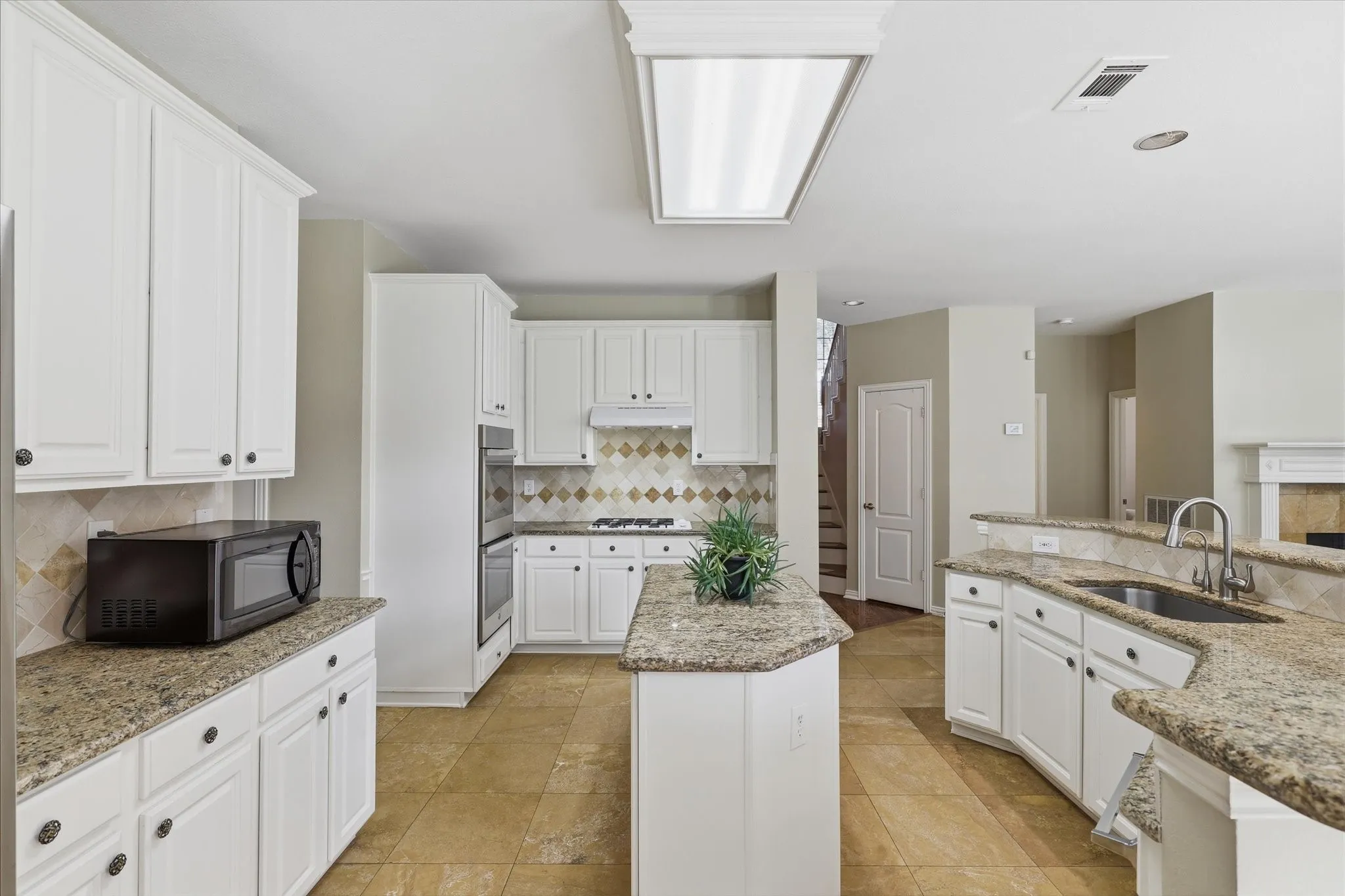 Single Family Residence For Sale in Collin County , 8905 High Meadows Drive, Plano, Texas 75025, 4 Bedroom, 3 Bathroom, 2 Garage spaces, 3,097 Sqft, built in 1993, mls#21409620, Real Estate Agent in Plano, Homes For Sale in Collin county, Homes For Sale in Plano, Realtor in Plano Texas, Real Estate Brokerage Independent Realty Texas, Luminita Cordes Realtor