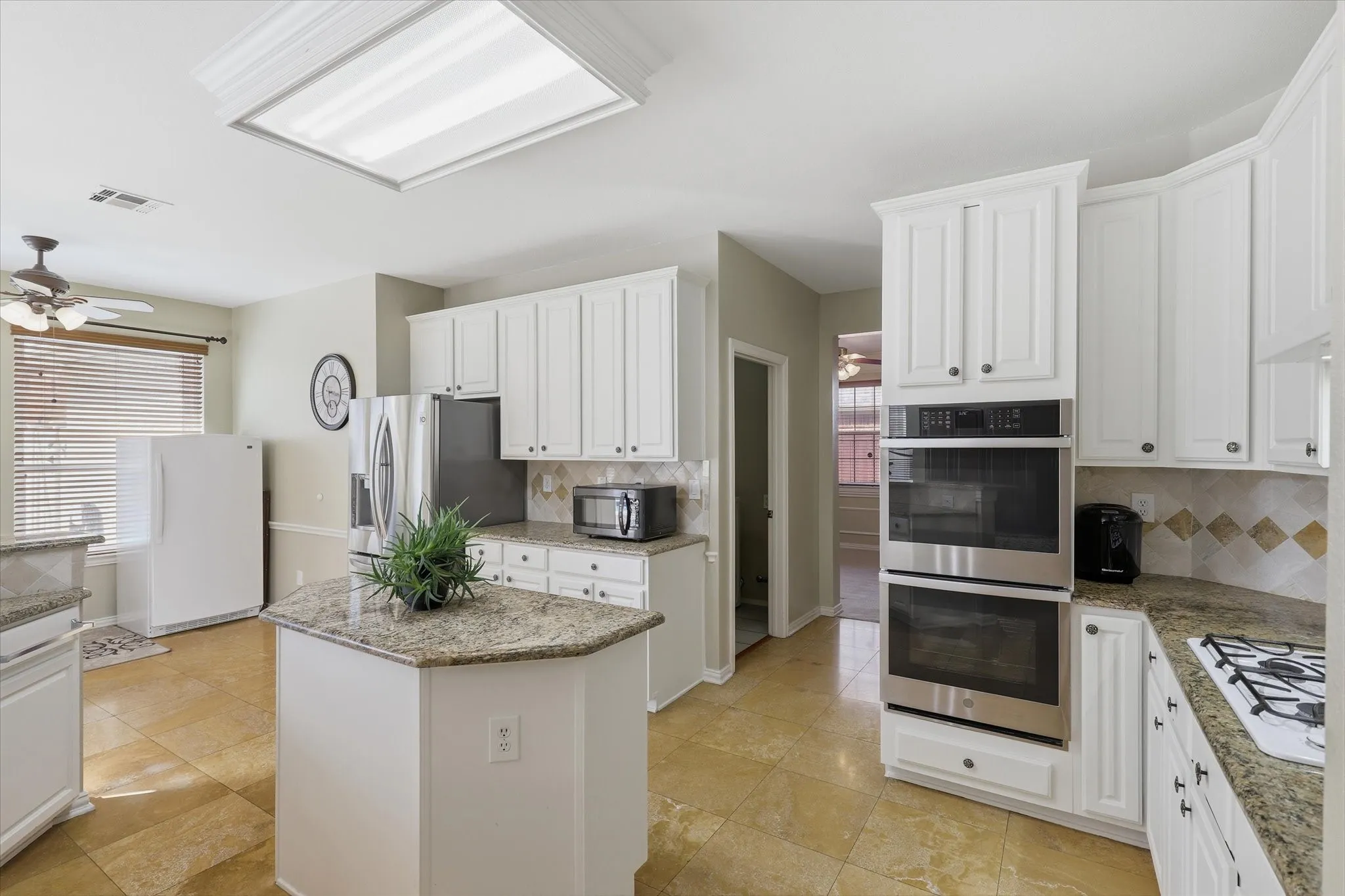 Single Family Residence For Sale in Collin County , 8905 High Meadows Drive, Plano, Texas 75025, 4 Bedroom, 3 Bathroom, 2 Garage spaces, 3,097 Sqft, built in 1993, mls#21409620, Real Estate Agent in Plano, Homes For Sale in Collin county, Homes For Sale in Plano, Realtor in Plano Texas, Real Estate Brokerage Independent Realty Texas, Luminita Cordes Realtor