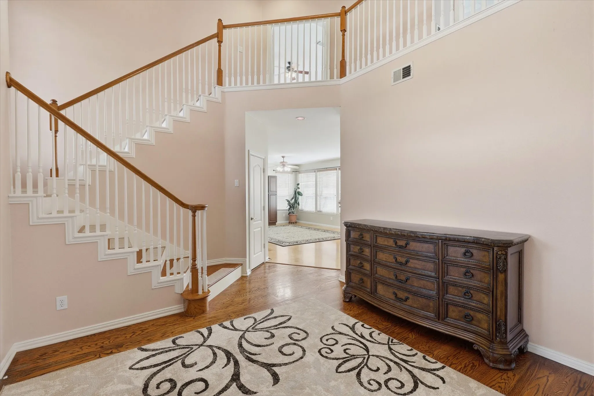 Single Family Residence For Sale in Collin County , 8905 High Meadows Drive, Plano, Texas 75025, 4 Bedroom, 3 Bathroom, 2 Garage spaces, 3,097 Sqft, built in 1993, mls#21409620, Real Estate Agent in Plano, Homes For Sale in Collin county, Homes For Sale in Plano, Realtor in Plano Texas, Real Estate Brokerage Independent Realty Texas, Luminita Cordes Realtor