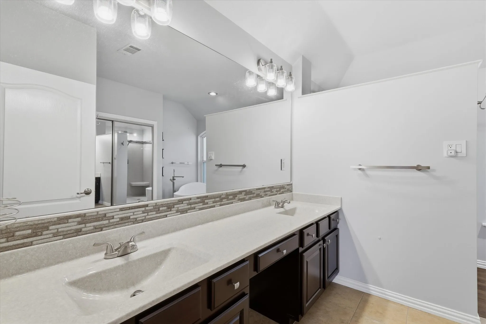 Single Family Residence For Sale in Collin County , 8905 High Meadows Drive, Plano, Texas 75025, 4 Bedroom, 3 Bathroom, 2 Garage spaces, 3,097 Sqft, built in 1993, mls#21409620, Real Estate Agent in Plano, Homes For Sale in Collin county, Homes For Sale in Plano, Realtor in Plano Texas, Real Estate Brokerage Independent Realty Texas, Luminita Cordes Realtor
