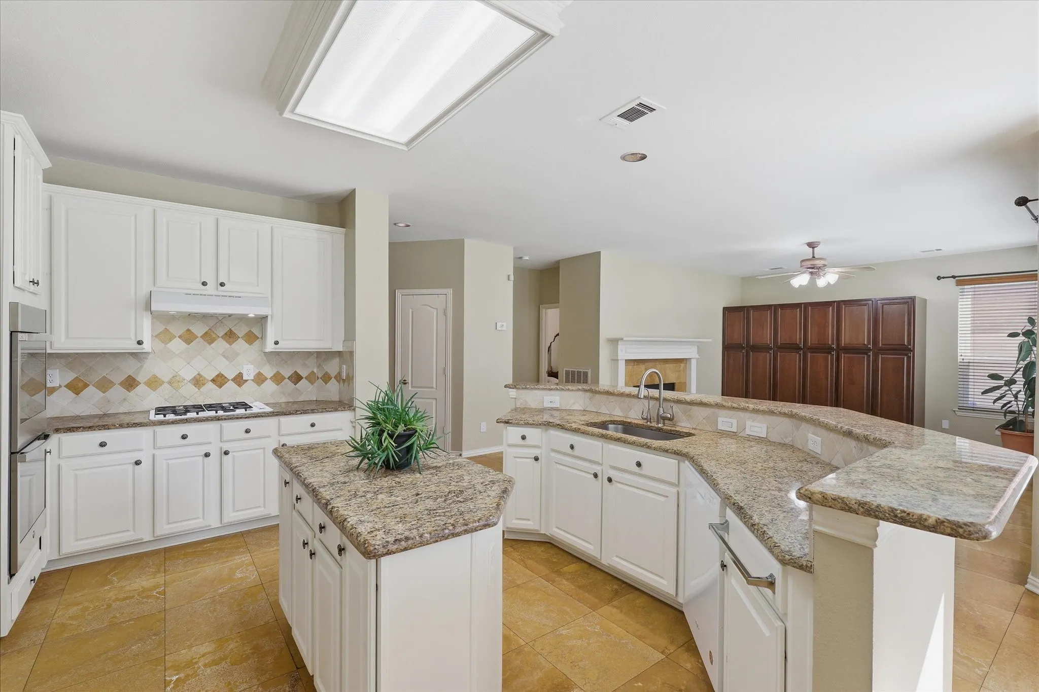 Single Family Residence For Sale in Collin County , 8905 High Meadows Drive, Plano, Texas 75025, 4 Bedroom, 3 Bathroom, 2 Garage spaces, 3,097 Sqft, built in 1993, mls#21409620, Real Estate Agent in Plano, Homes For Sale in Collin county, Homes For Sale in Plano, Realtor in Plano Texas, Real Estate Brokerage Independent Realty Texas, Luminita Cordes Realtor