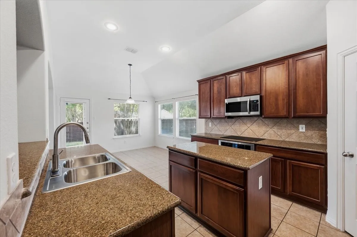 Single Family Residence For Rent in Tarrant County , 2515 Goodnight Trail, Mansfield, Texas 76063, 4 Bedroom, 2 Bathroom, 2 Garage spaces, 2,341 Sqft, built in 2006, mls#21411188, Real Estate Agent in Mansfield, Homes For Rent in Tarrant county, Homes For Rent in Mansfield, Realtor in Mansfield Texas, Real Estate Brokerage Independent Realty Texas, Luminita Cordes Realtor
