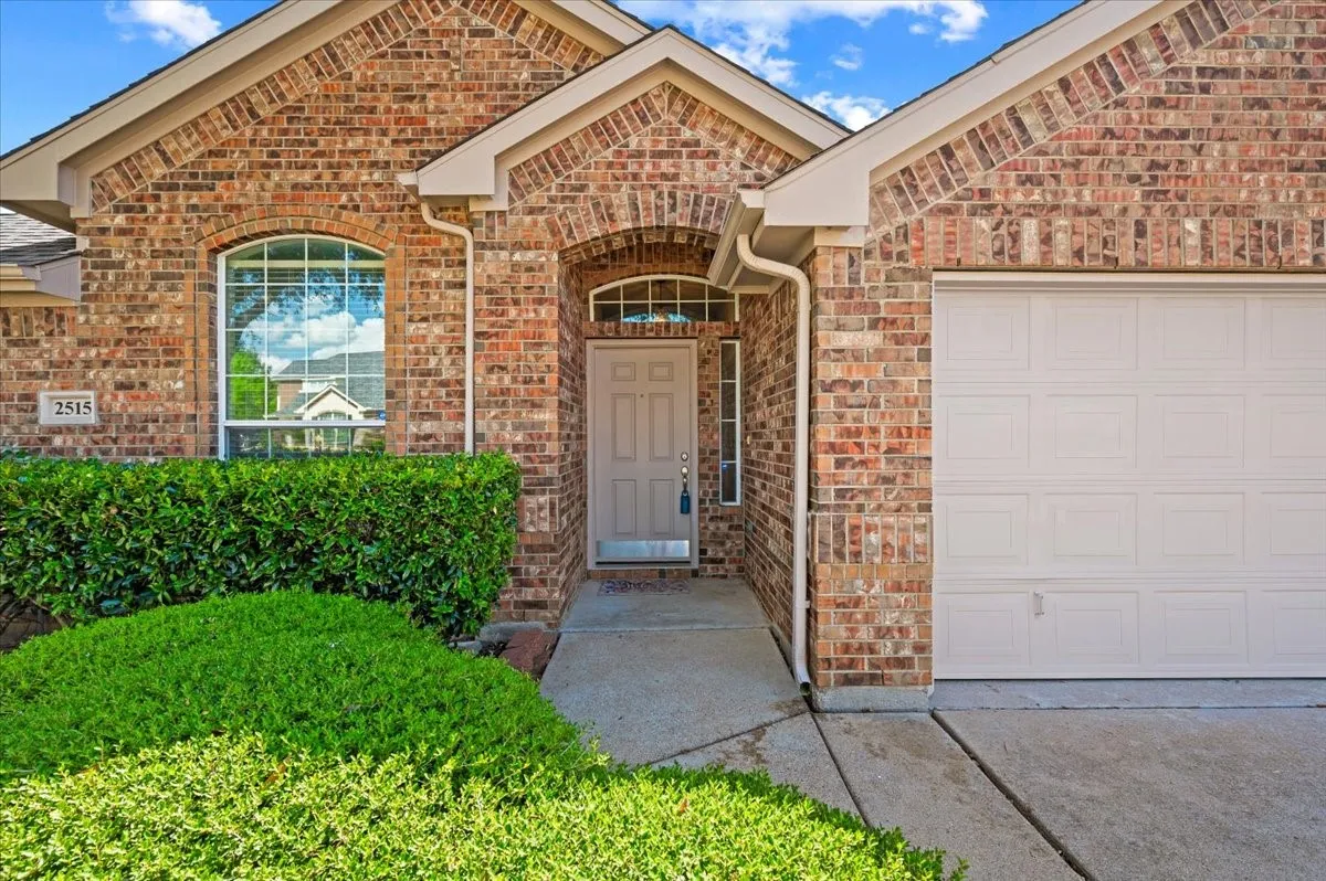 Single Family Residence For Rent in Tarrant County , 2515 Goodnight Trail, Mansfield, Texas 76063, 4 Bedroom, 2 Bathroom, 2 Garage spaces, 2,341 Sqft, built in 2006, mls#21411188, Real Estate Agent in Mansfield, Homes For Rent in Tarrant county, Homes For Rent in Mansfield, Realtor in Mansfield Texas, Real Estate Brokerage Independent Realty Texas, Luminita Cordes Realtor