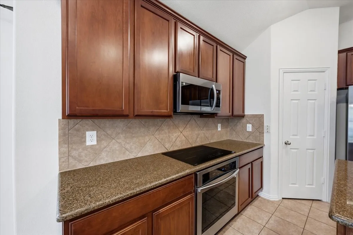 Single Family Residence For Rent in Tarrant County , 2515 Goodnight Trail, Mansfield, Texas 76063, 4 Bedroom, 2 Bathroom, 2 Garage spaces, 2,341 Sqft, built in 2006, mls#21411188, Real Estate Agent in Mansfield, Homes For Rent in Tarrant county, Homes For Rent in Mansfield, Realtor in Mansfield Texas, Real Estate Brokerage Independent Realty Texas, Luminita Cordes Realtor