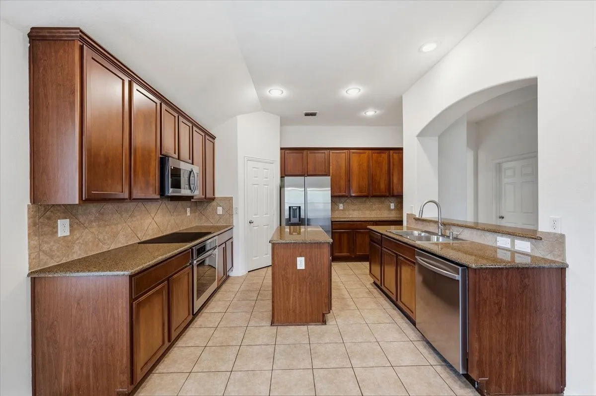 Single Family Residence For Rent in Tarrant County , 2515 Goodnight Trail, Mansfield, Texas 76063, 4 Bedroom, 2 Bathroom, 2 Garage spaces, 2,341 Sqft, built in 2006, mls#21411188, Real Estate Agent in Mansfield, Homes For Rent in Tarrant county, Homes For Rent in Mansfield, Realtor in Mansfield Texas, Real Estate Brokerage Independent Realty Texas, Luminita Cordes Realtor