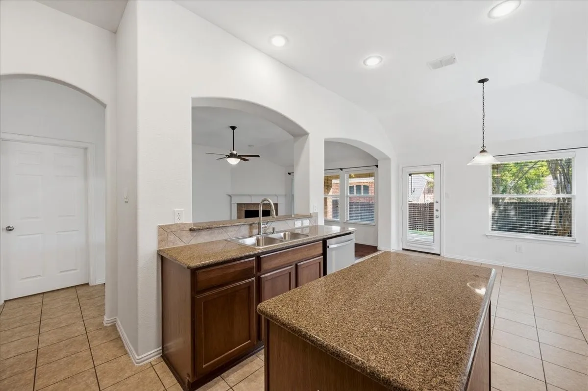 Single Family Residence For Rent in Tarrant County , 2515 Goodnight Trail, Mansfield, Texas 76063, 4 Bedroom, 2 Bathroom, 2 Garage spaces, 2,341 Sqft, built in 2006, mls#21411188, Real Estate Agent in Mansfield, Homes For Rent in Tarrant county, Homes For Rent in Mansfield, Realtor in Mansfield Texas, Real Estate Brokerage Independent Realty Texas, Luminita Cordes Realtor