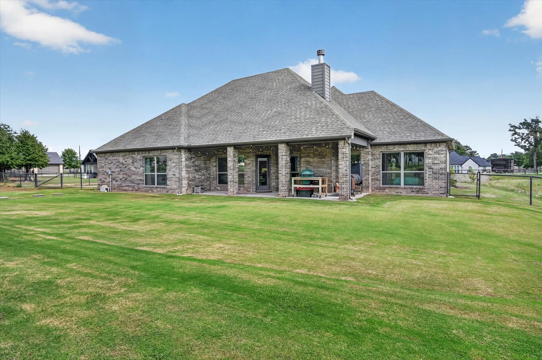 Single Family Residence For Sale in Parker County , 2025 Forest Bluff Trail, Azle, Texas 76020, 4 Bedroom, 2 Bathroom, 3 Garage spaces, 2,088 Sqft, built in 2021, mls#21412794, Real Estate Agent in Azle, Homes For Sale in Parker county, Homes For Sale in Azle, Realtor in Azle Texas, Real Estate Brokerage Independent Realty Texas, Luminita Cordes Realtor
