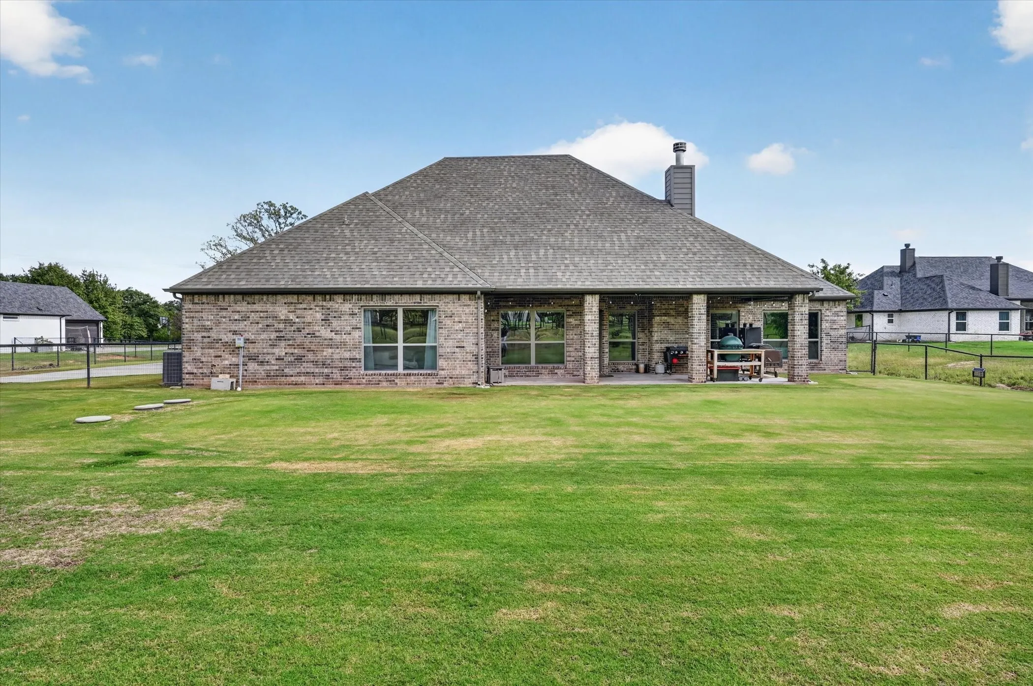 Single Family Residence For Sale in Parker County , 2025 Forest Bluff Trail, Azle, Texas 76020, 4 Bedroom, 2 Bathroom, 3 Garage spaces, 2,088 Sqft, built in 2021, mls#21412794, Real Estate Agent in Azle, Homes For Sale in Parker county, Homes For Sale in Azle, Realtor in Azle Texas, Real Estate Brokerage Independent Realty Texas, Luminita Cordes Realtor