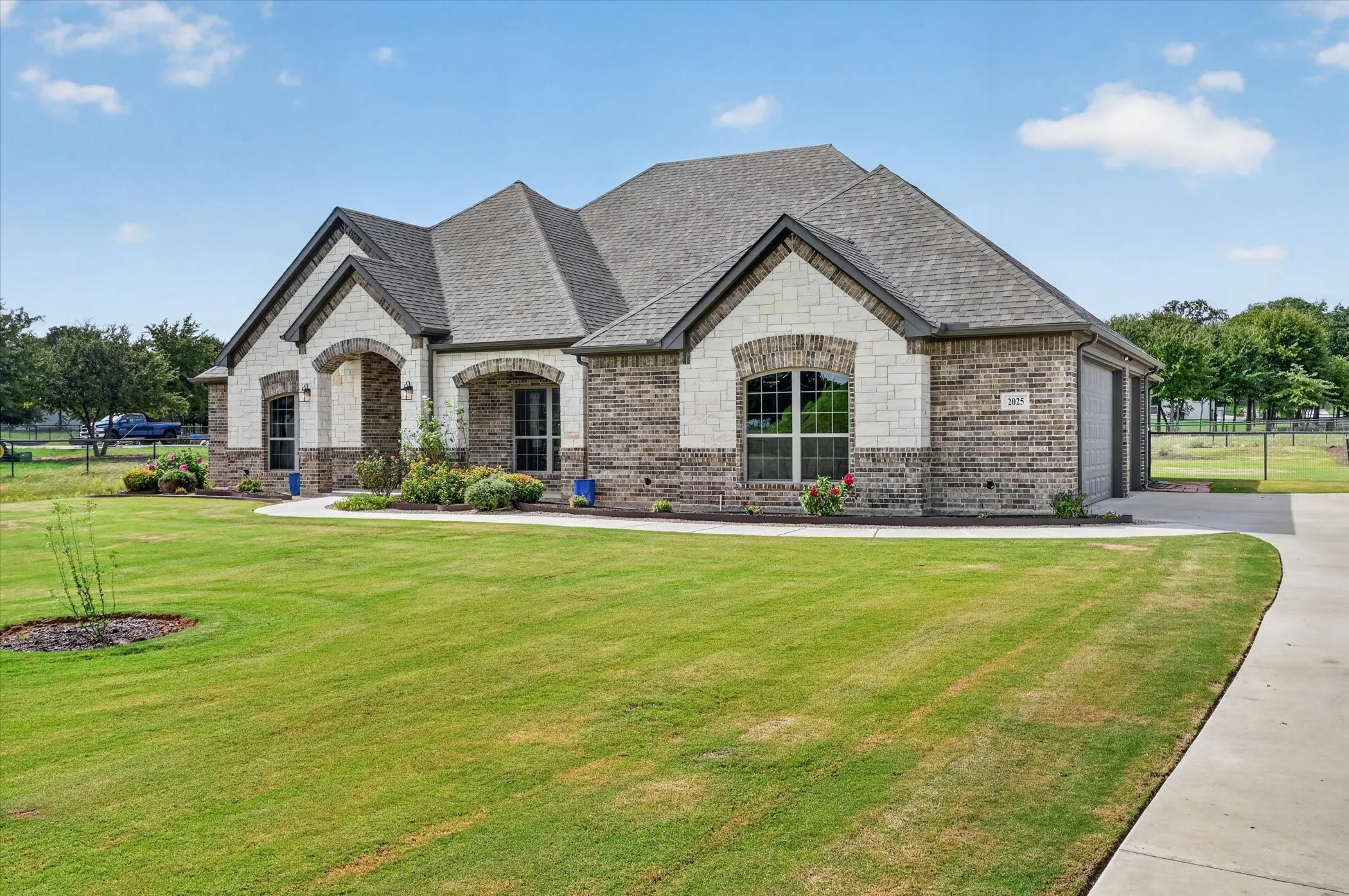 Single Family Residence For Sale in Parker County , 2025 Forest Bluff Trail, Azle, Texas 76020, 4 Bedroom, 2 Bathroom, 3 Garage spaces, 2,088 Sqft, built in 2021, mls#21412794, Real Estate Agent in Azle, Homes For Sale in Parker county, Homes For Sale in Azle, Realtor in Azle Texas, Real Estate Brokerage Independent Realty Texas, Luminita Cordes Realtor