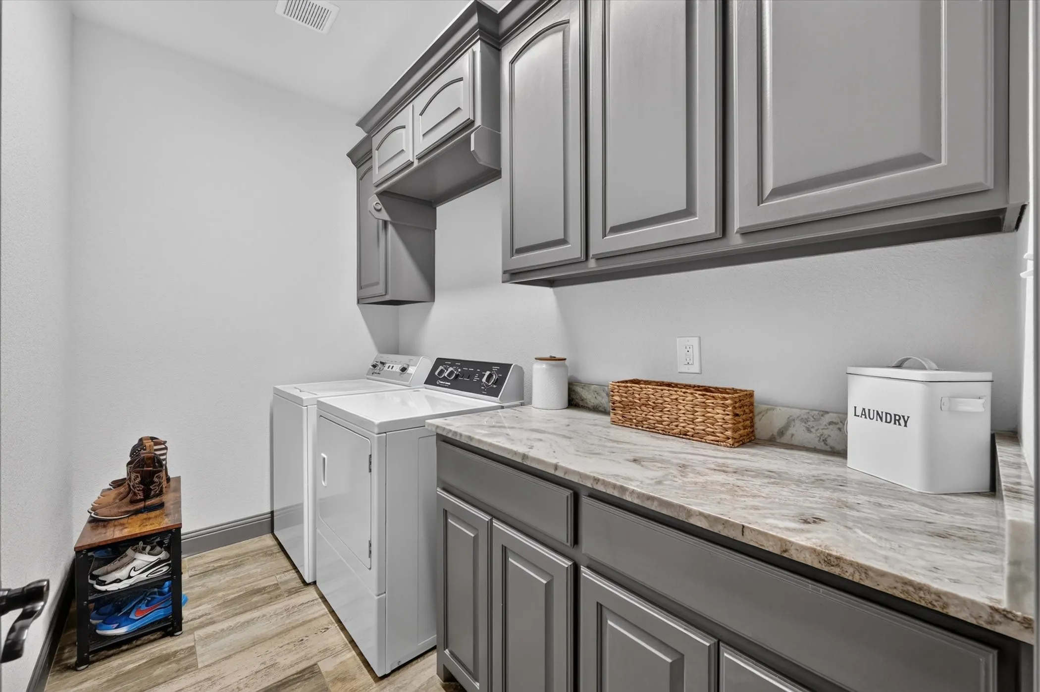 Single Family Residence For Sale in Parker County , 2025 Forest Bluff Trail, Azle, Texas 76020, 4 Bedroom, 2 Bathroom, 3 Garage spaces, 2,088 Sqft, built in 2021, mls#21412794, Real Estate Agent in Azle, Homes For Sale in Parker county, Homes For Sale in Azle, Realtor in Azle Texas, Real Estate Brokerage Independent Realty Texas, Luminita Cordes Realtor