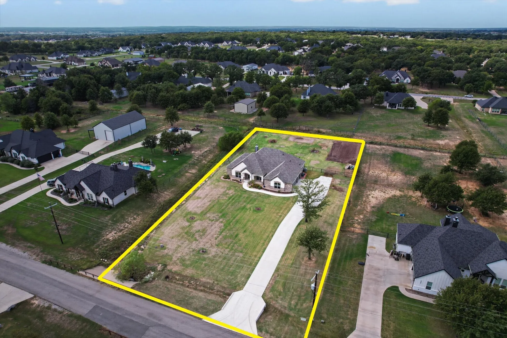 Single Family Residence For Sale in Parker County , 2025 Forest Bluff Trail, Azle, Texas 76020, 4 Bedroom, 2 Bathroom, 3 Garage spaces, 2,088 Sqft, built in 2021, mls#21412794, Real Estate Agent in Azle, Homes For Sale in Parker county, Homes For Sale in Azle, Realtor in Azle Texas, Real Estate Brokerage Independent Realty Texas, Luminita Cordes Realtor