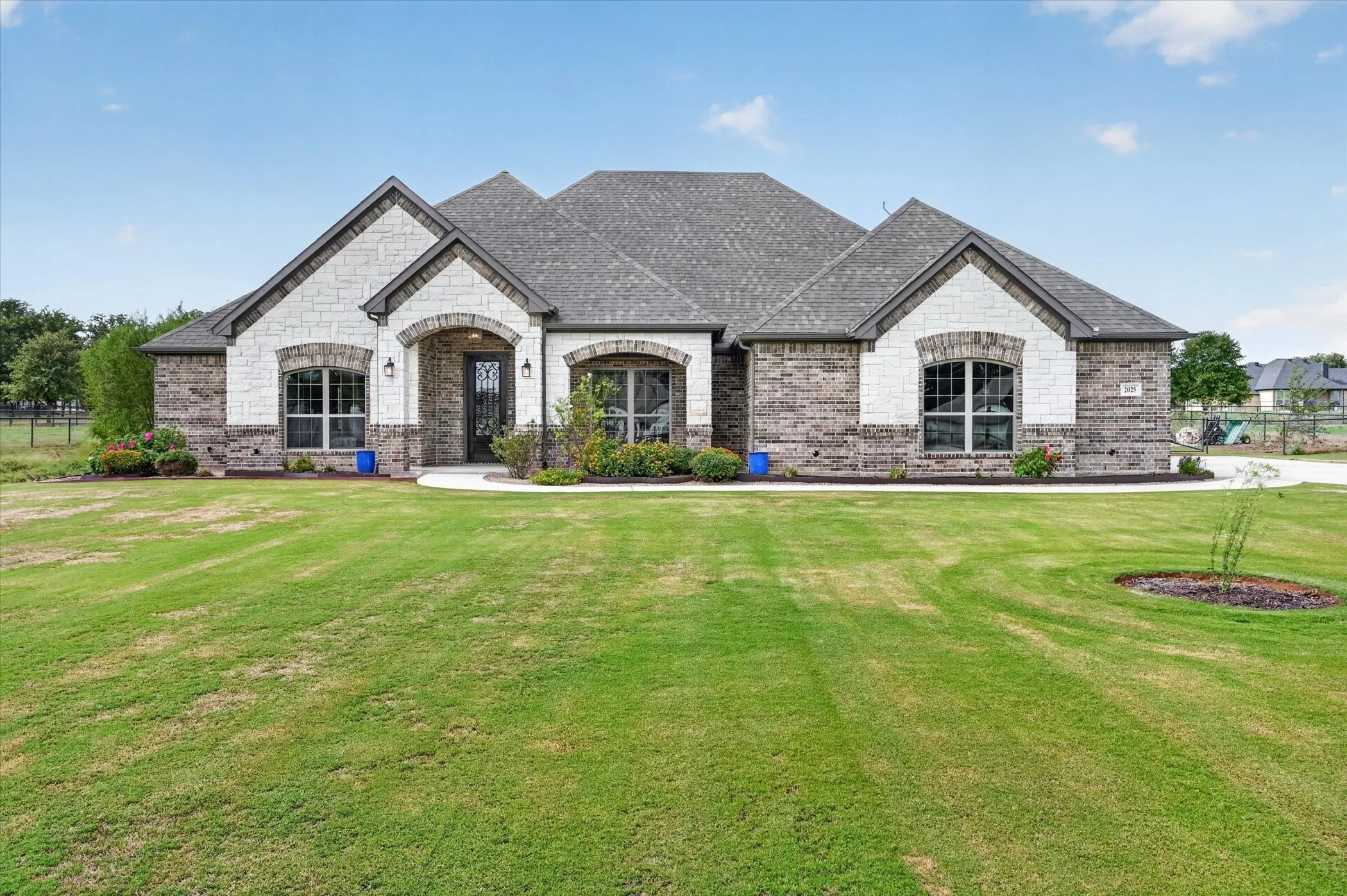 Single Family Residence For Sale in Parker County , 2025 Forest Bluff Trail, Azle, Texas 76020, 4 Bedroom, 2 Bathroom, 3 Garage spaces, 2,088 Sqft, built in 2021, mls#21412794, Real Estate Agent in Azle, Homes For Sale in Parker county, Homes For Sale in Azle, Realtor in Azle Texas, Real Estate Brokerage Independent Realty Texas, Luminita Cordes Realtor