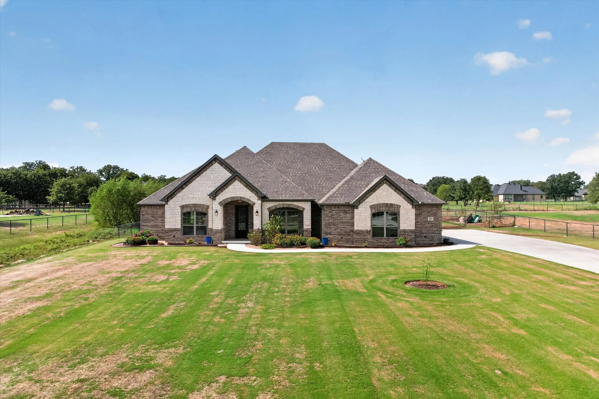 Single Family Residence For Sale in Parker County , 2025 Forest Bluff Trail, Azle, Texas 76020, 4 Bedroom, 2 Bathroom, 3 Garage spaces, 2,088 Sqft, built in 2021, mls#21412794, Real Estate Agent in Azle, Homes For Sale in Parker county, Homes For Sale in Azle, Realtor in Azle Texas, Real Estate Brokerage Independent Realty Texas, Luminita Cordes Realtor