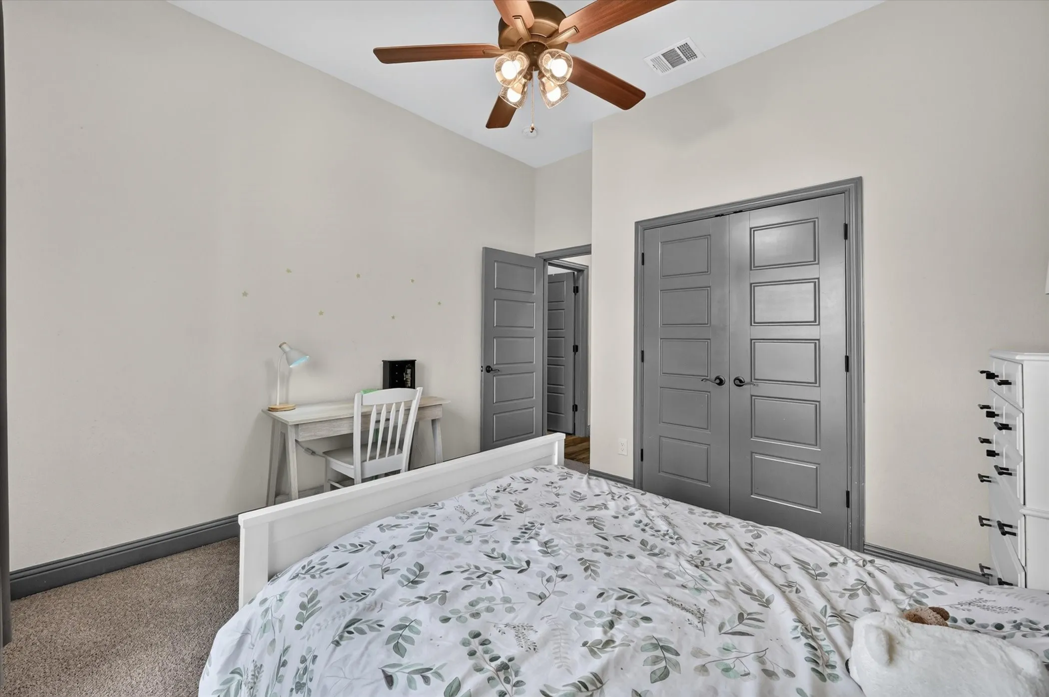 Single Family Residence For Sale in Parker County , 2025 Forest Bluff Trail, Azle, Texas 76020, 4 Bedroom, 2 Bathroom, 3 Garage spaces, 2,088 Sqft, built in 2021, mls#21412794, Real Estate Agent in Azle, Homes For Sale in Parker county, Homes For Sale in Azle, Realtor in Azle Texas, Real Estate Brokerage Independent Realty Texas, Luminita Cordes Realtor