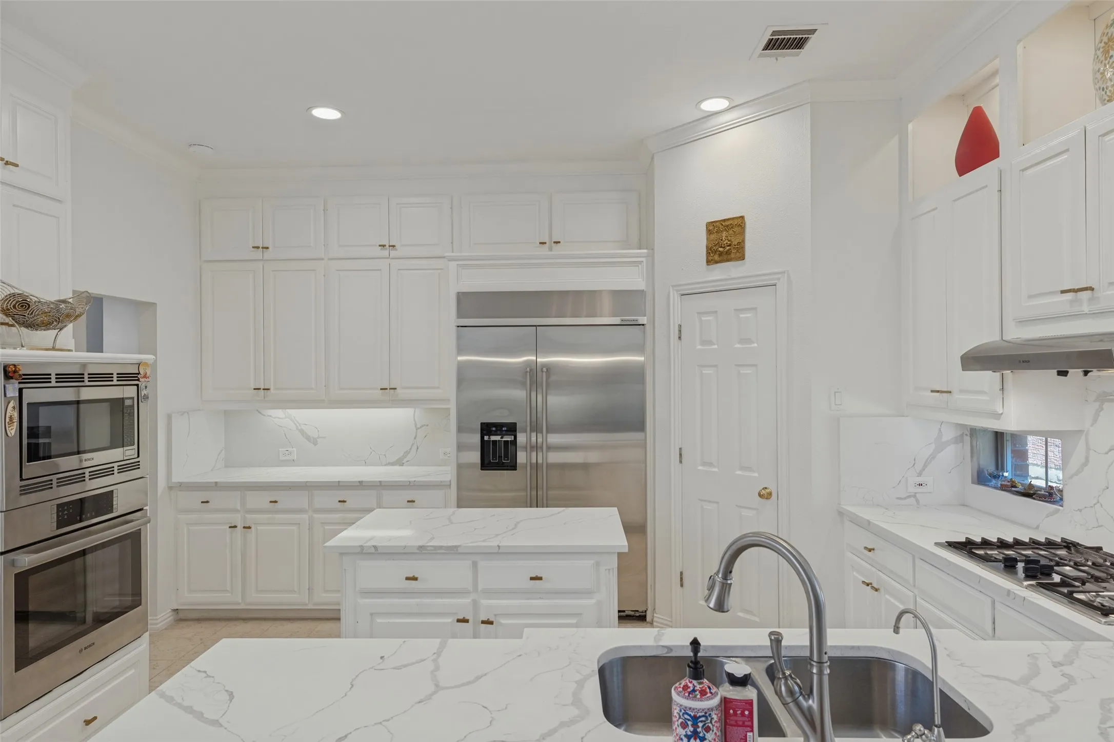 Single Family Residence For Rent in Collin County , 3816 Morning Dove Drive, Plano, Texas 75025, 4 Bedroom, 4 Bathroom, 3 Garage spaces, 3,851 Sqft, built in 1999, mls#21412716, Real Estate Agent in Plano, Homes For Rent in Collin county, Homes For Rent in Plano, Realtor in Plano Texas, Real Estate Brokerage Independent Realty Texas, Luminita Cordes Realtor