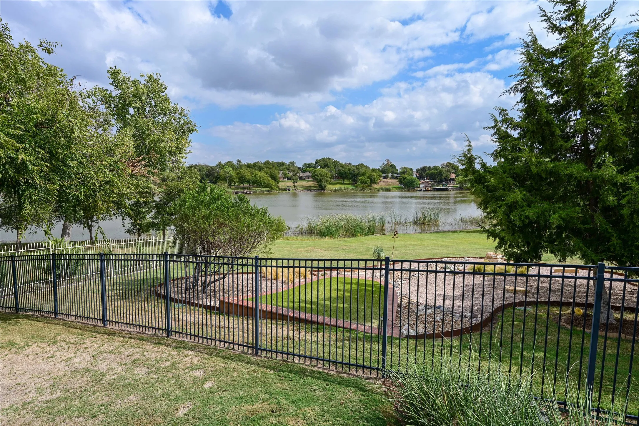 Single Family Residence For Sale in Taylor County , 1010 ES 27th, Abilene, Texas 79602, 3 Bedroom, 3 Bathroom, 2 Garage spaces, 3,376 Sqft, built in 1965, mls#21412401, Real Estate Agent in Abilene, Homes For Sale in Taylor county, Homes For Sale in Abilene, Realtor in Abilene Texas, Real Estate Brokerage Independent Realty Texas, Luminita Cordes Realtor
