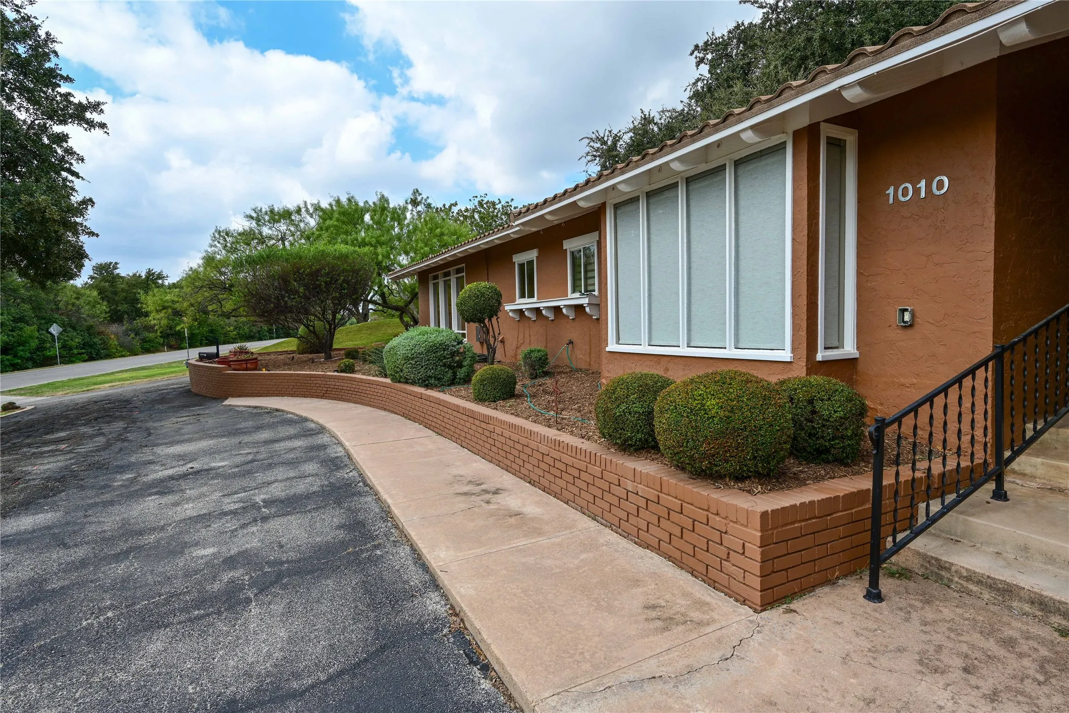 Single Family Residence For Sale in Taylor County , 1010 ES 27th, Abilene, Texas 79602, 3 Bedroom, 3 Bathroom, 2 Garage spaces, 3,376 Sqft, built in 1965, mls#21412401, Real Estate Agent in Abilene, Homes For Sale in Taylor county, Homes For Sale in Abilene, Realtor in Abilene Texas, Real Estate Brokerage Independent Realty Texas, Luminita Cordes Realtor