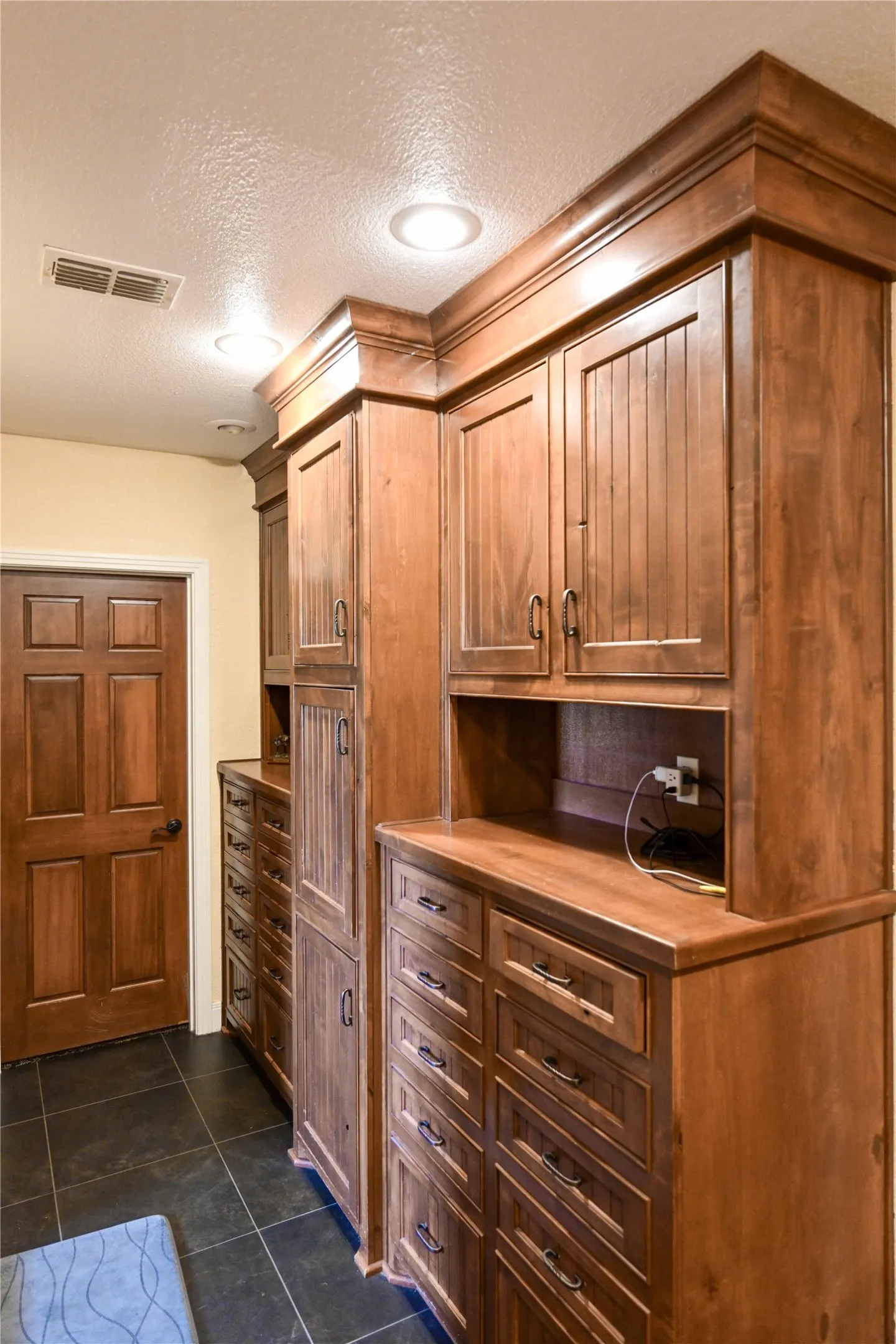 Single Family Residence For Sale in Taylor County , 1010 ES 27th, Abilene, Texas 79602, 3 Bedroom, 3 Bathroom, 2 Garage spaces, 3,376 Sqft, built in 1965, mls#21412401, Real Estate Agent in Abilene, Homes For Sale in Taylor county, Homes For Sale in Abilene, Realtor in Abilene Texas, Real Estate Brokerage Independent Realty Texas, Luminita Cordes Realtor