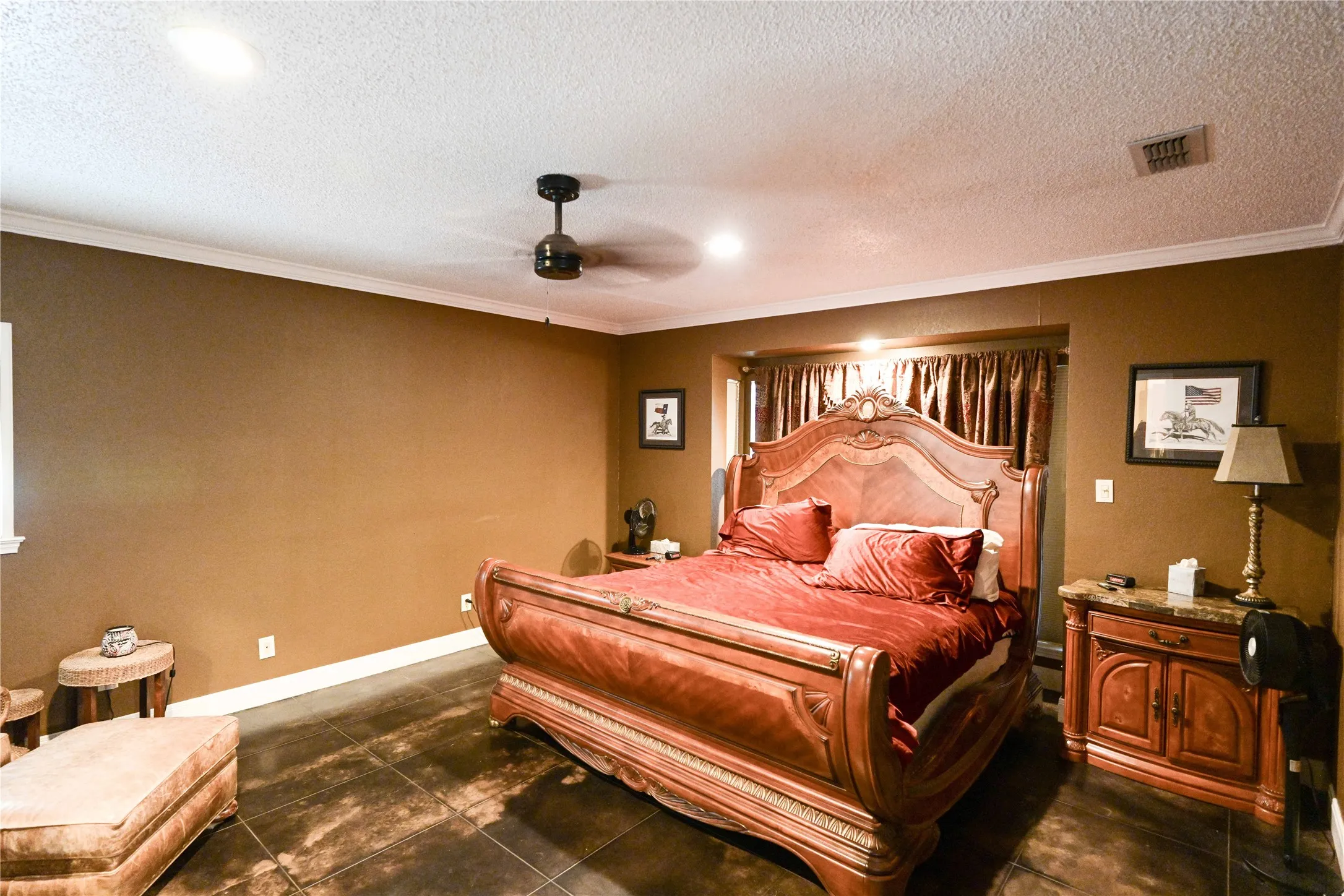 Single Family Residence For Sale in Taylor County , 1010 ES 27th, Abilene, Texas 79602, 3 Bedroom, 3 Bathroom, 2 Garage spaces, 3,376 Sqft, built in 1965, mls#21412401, Real Estate Agent in Abilene, Homes For Sale in Taylor county, Homes For Sale in Abilene, Realtor in Abilene Texas, Real Estate Brokerage Independent Realty Texas, Luminita Cordes Realtor