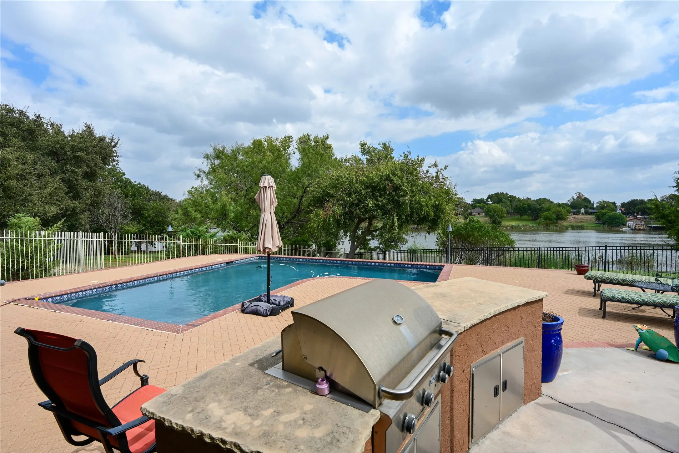 Single Family Residence For Sale in Taylor County , 1010 ES 27th, Abilene, Texas 79602, 3 Bedroom, 3 Bathroom, 2 Garage spaces, 3,376 Sqft, built in 1965, mls#21412401, Real Estate Agent in Abilene, Homes For Sale in Taylor county, Homes For Sale in Abilene, Realtor in Abilene Texas, Real Estate Brokerage Independent Realty Texas, Luminita Cordes Realtor
