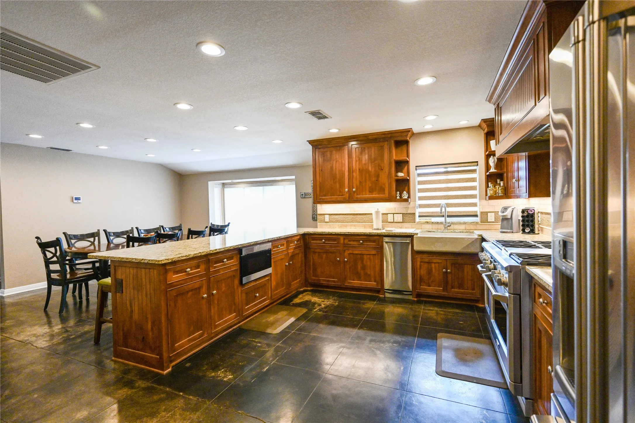 Single Family Residence For Sale in Taylor County , 1010 ES 27th, Abilene, Texas 79602, 3 Bedroom, 3 Bathroom, 2 Garage spaces, 3,376 Sqft, built in 1965, mls#21412401, Real Estate Agent in Abilene, Homes For Sale in Taylor county, Homes For Sale in Abilene, Realtor in Abilene Texas, Real Estate Brokerage Independent Realty Texas, Luminita Cordes Realtor