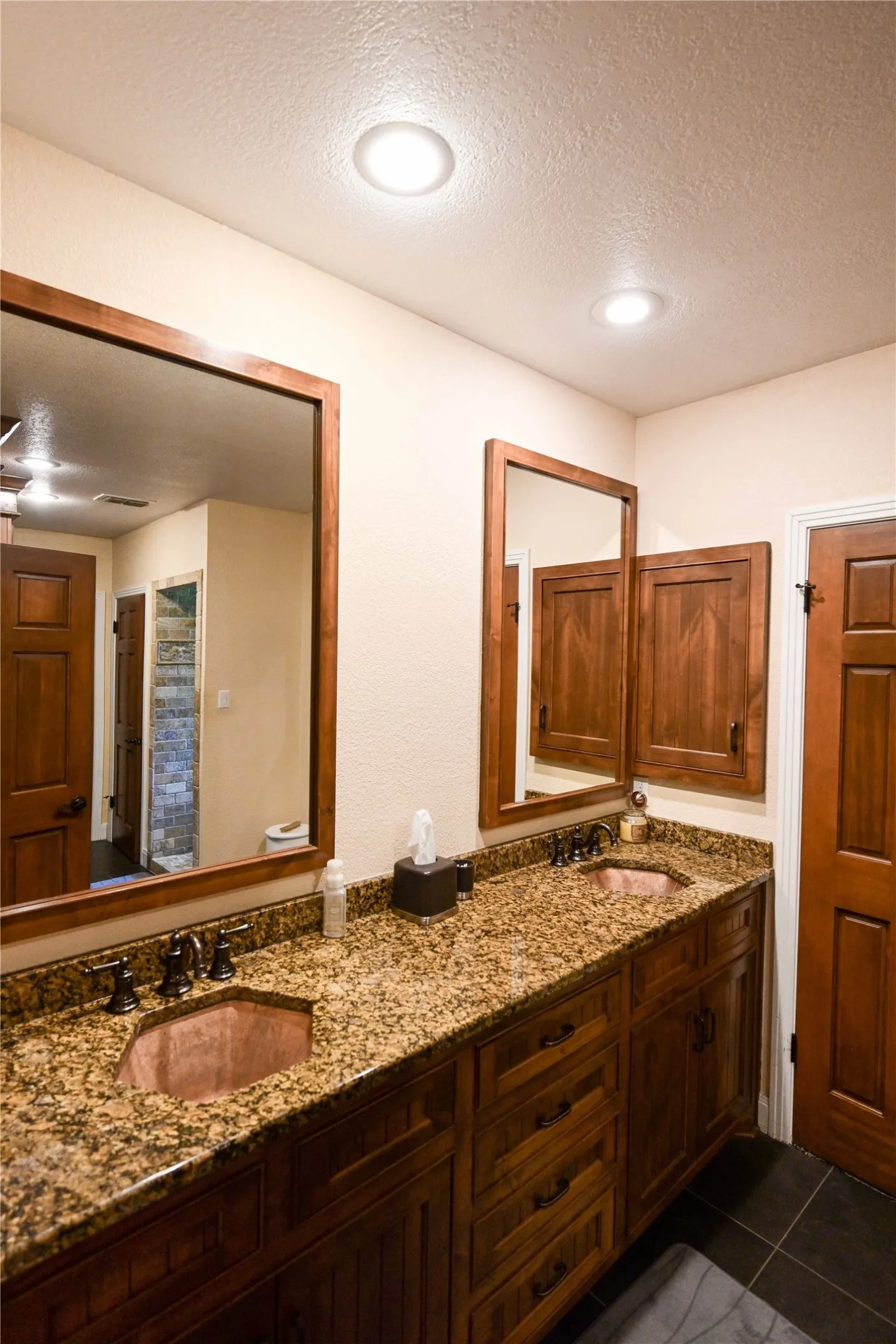 Single Family Residence For Sale in Taylor County , 1010 ES 27th, Abilene, Texas 79602, 3 Bedroom, 3 Bathroom, 2 Garage spaces, 3,376 Sqft, built in 1965, mls#21412401, Real Estate Agent in Abilene, Homes For Sale in Taylor county, Homes For Sale in Abilene, Realtor in Abilene Texas, Real Estate Brokerage Independent Realty Texas, Luminita Cordes Realtor