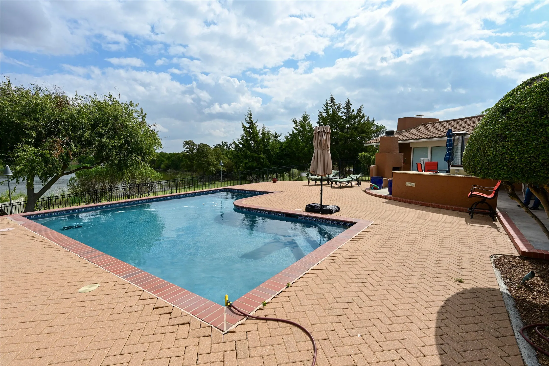 Single Family Residence For Sale in Taylor County , 1010 ES 27th, Abilene, Texas 79602, 3 Bedroom, 3 Bathroom, 2 Garage spaces, 3,376 Sqft, built in 1965, mls#21412401, Real Estate Agent in Abilene, Homes For Sale in Taylor county, Homes For Sale in Abilene, Realtor in Abilene Texas, Real Estate Brokerage Independent Realty Texas, Luminita Cordes Realtor