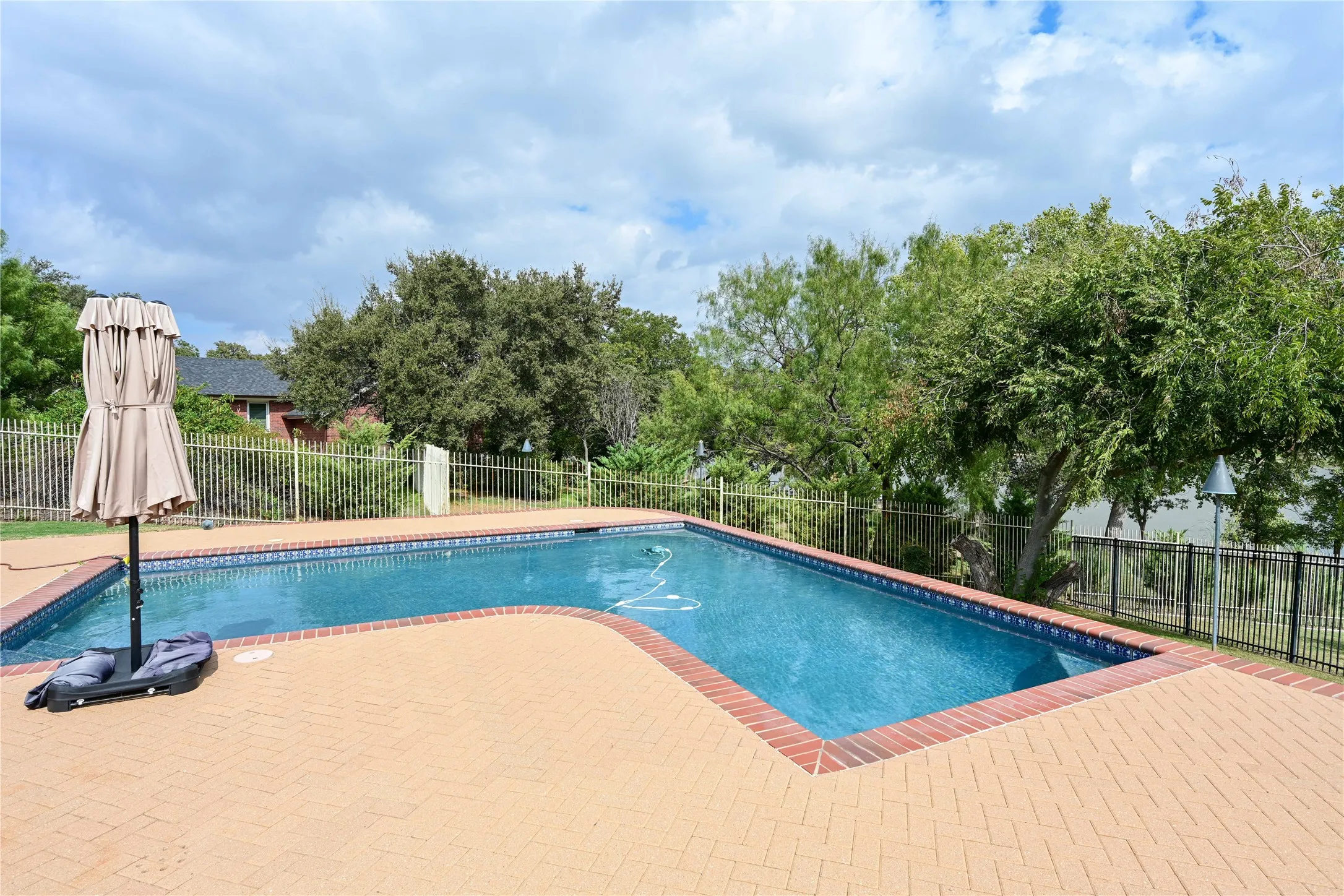 Single Family Residence For Sale in Taylor County , 1010 ES 27th, Abilene, Texas 79602, 3 Bedroom, 3 Bathroom, 2 Garage spaces, 3,376 Sqft, built in 1965, mls#21412401, Real Estate Agent in Abilene, Homes For Sale in Taylor county, Homes For Sale in Abilene, Realtor in Abilene Texas, Real Estate Brokerage Independent Realty Texas, Luminita Cordes Realtor