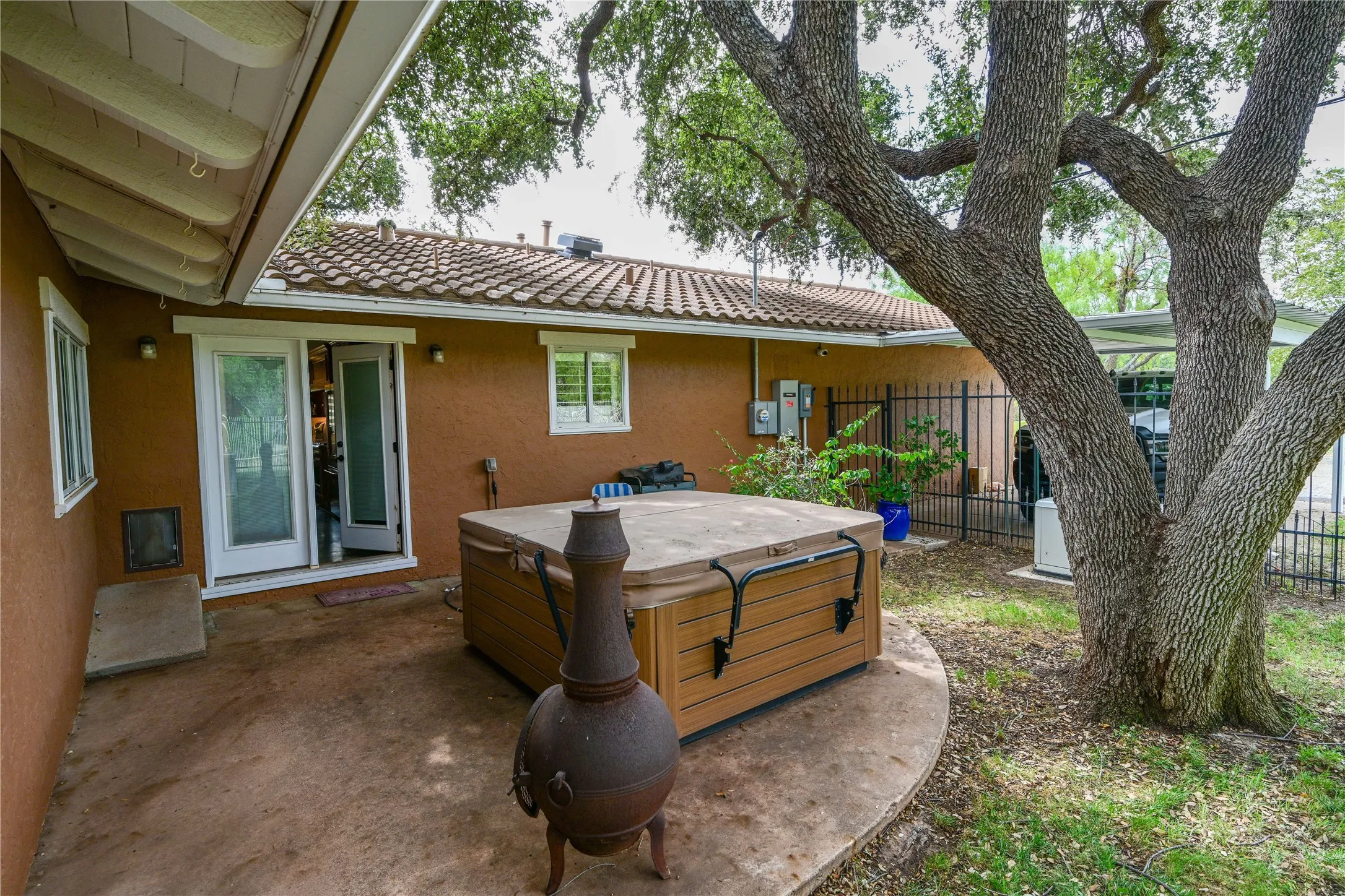 Single Family Residence For Sale in Taylor County , 1010 ES 27th, Abilene, Texas 79602, 3 Bedroom, 3 Bathroom, 2 Garage spaces, 3,376 Sqft, built in 1965, mls#21412401, Real Estate Agent in Abilene, Homes For Sale in Taylor county, Homes For Sale in Abilene, Realtor in Abilene Texas, Real Estate Brokerage Independent Realty Texas, Luminita Cordes Realtor