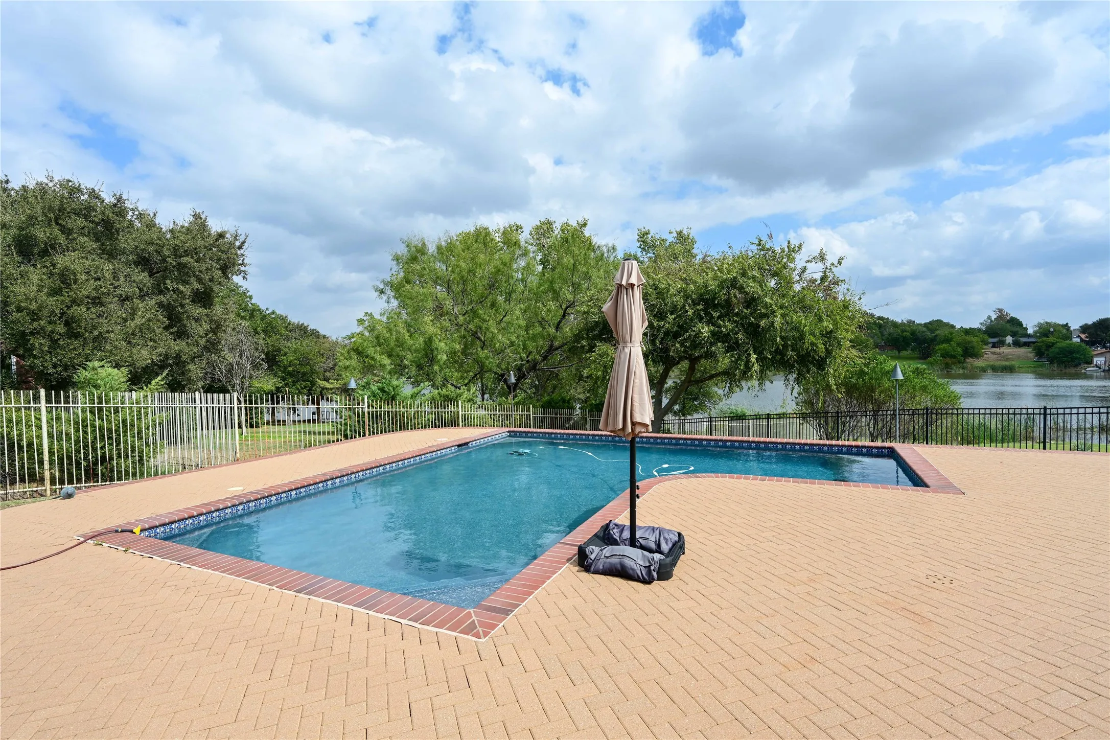 Single Family Residence For Sale in Taylor County , 1010 ES 27th, Abilene, Texas 79602, 3 Bedroom, 3 Bathroom, 2 Garage spaces, 3,376 Sqft, built in 1965, mls#21412401, Real Estate Agent in Abilene, Homes For Sale in Taylor county, Homes For Sale in Abilene, Realtor in Abilene Texas, Real Estate Brokerage Independent Realty Texas, Luminita Cordes Realtor
