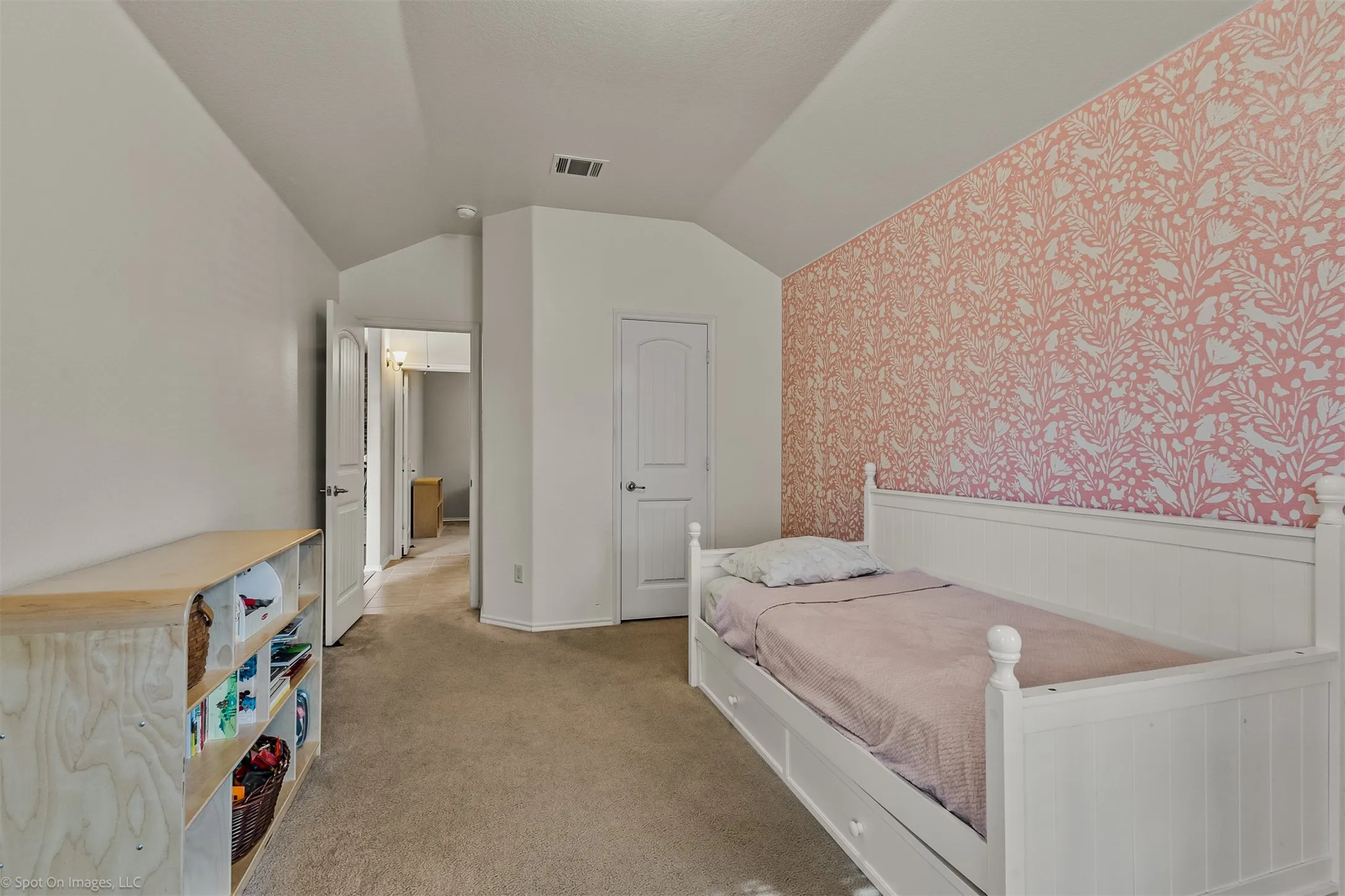 Single Family Residence For Sale in Kaufman County , 2018 Sterling Gate Drive, Heartland, Texas 75126, 3 Bedroom, 2 Bathroom, 2 Garage spaces, 1,605 Sqft, built in 2012, mls#21412851, Real Estate Agent in Heartland, Homes For Sale in Kaufman county, Homes For Sale in Heartland, Realtor in Heartland Texas, Real Estate Brokerage Independent Realty Texas, Luminita Cordes Realtor