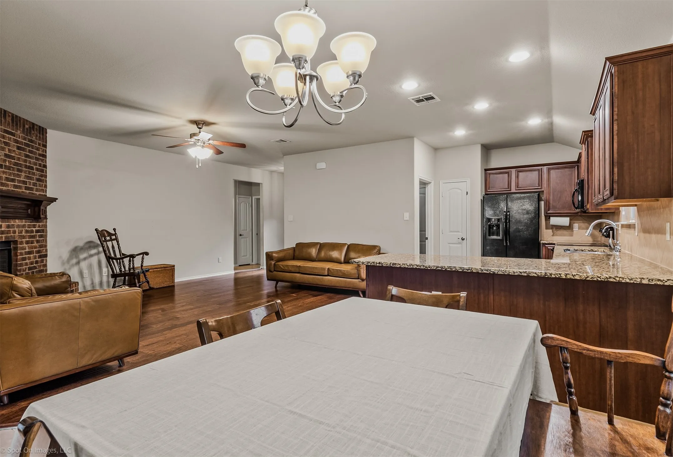 Single Family Residence For Sale in Kaufman County , 2018 Sterling Gate Drive, Heartland, Texas 75126, 3 Bedroom, 2 Bathroom, 2 Garage spaces, 1,605 Sqft, built in 2012, mls#21412851, Real Estate Agent in Heartland, Homes For Sale in Kaufman county, Homes For Sale in Heartland, Realtor in Heartland Texas, Real Estate Brokerage Independent Realty Texas, Luminita Cordes Realtor