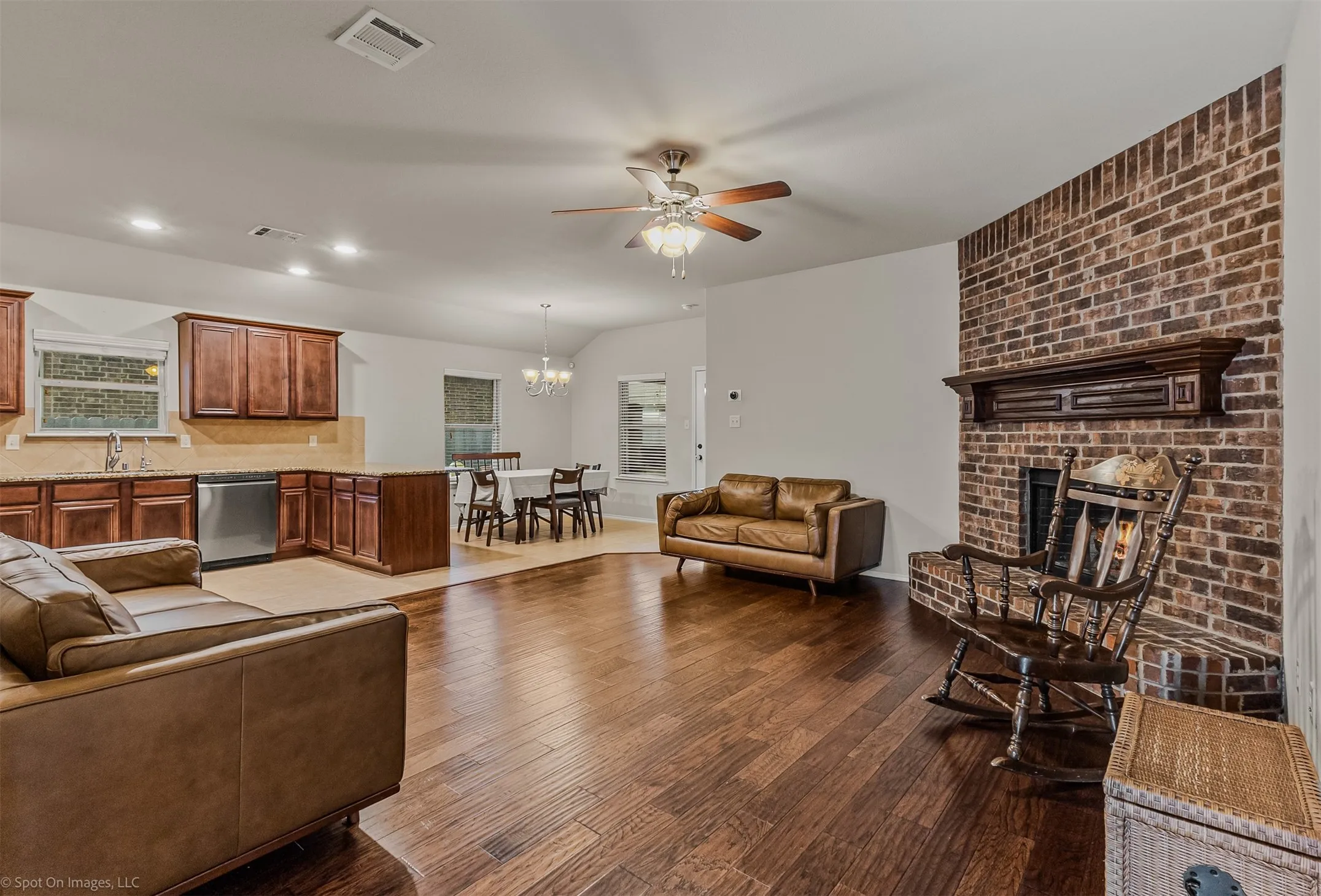 Single Family Residence For Sale in Kaufman County , 2018 Sterling Gate Drive, Heartland, Texas 75126, 3 Bedroom, 2 Bathroom, 2 Garage spaces, 1,605 Sqft, built in 2012, mls#21412851, Real Estate Agent in Heartland, Homes For Sale in Kaufman county, Homes For Sale in Heartland, Realtor in Heartland Texas, Real Estate Brokerage Independent Realty Texas, Luminita Cordes Realtor