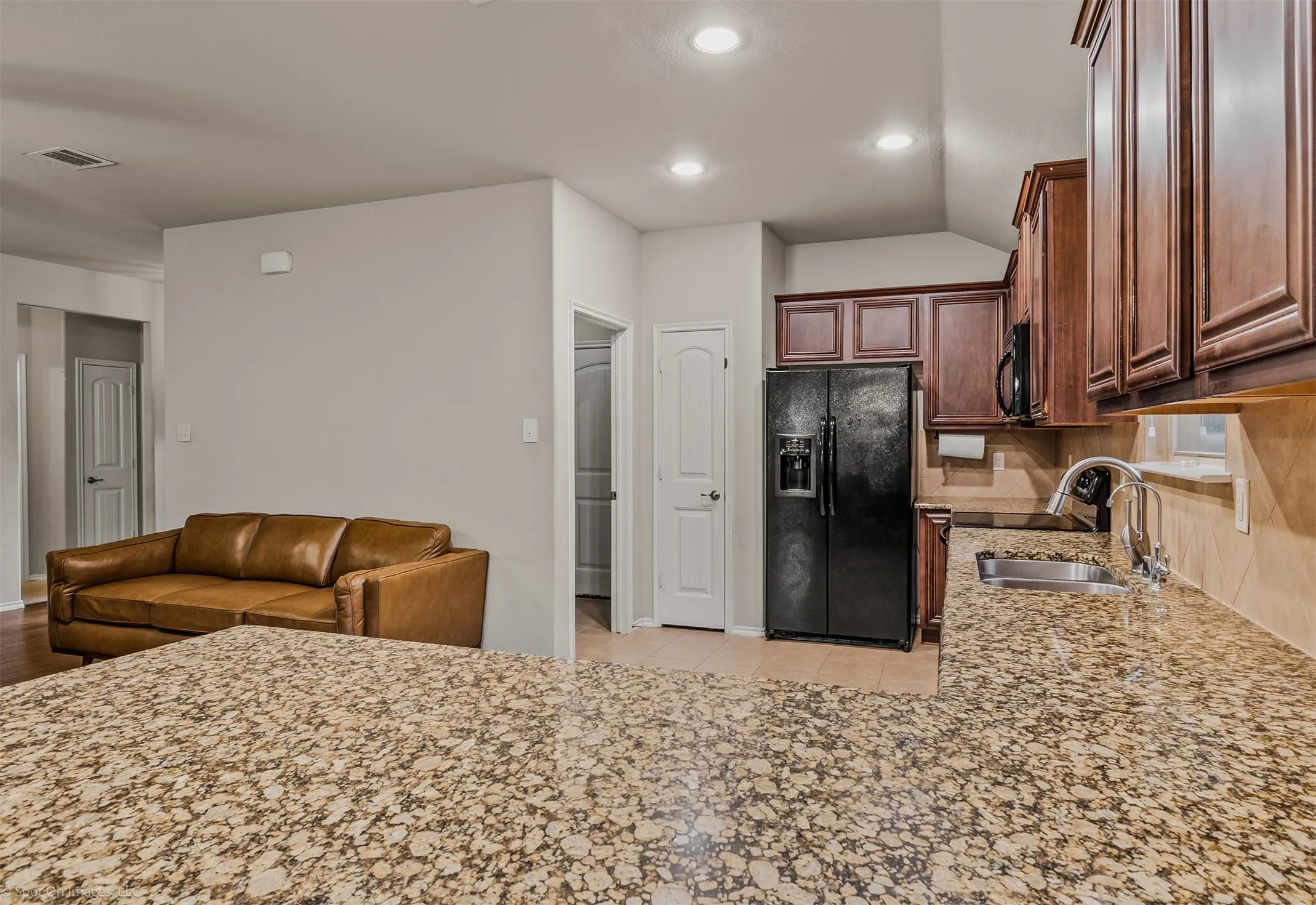 Single Family Residence For Sale in Kaufman County , 2018 Sterling Gate Drive, Heartland, Texas 75126, 3 Bedroom, 2 Bathroom, 2 Garage spaces, 1,605 Sqft, built in 2012, mls#21412851, Real Estate Agent in Heartland, Homes For Sale in Kaufman county, Homes For Sale in Heartland, Realtor in Heartland Texas, Real Estate Brokerage Independent Realty Texas, Luminita Cordes Realtor