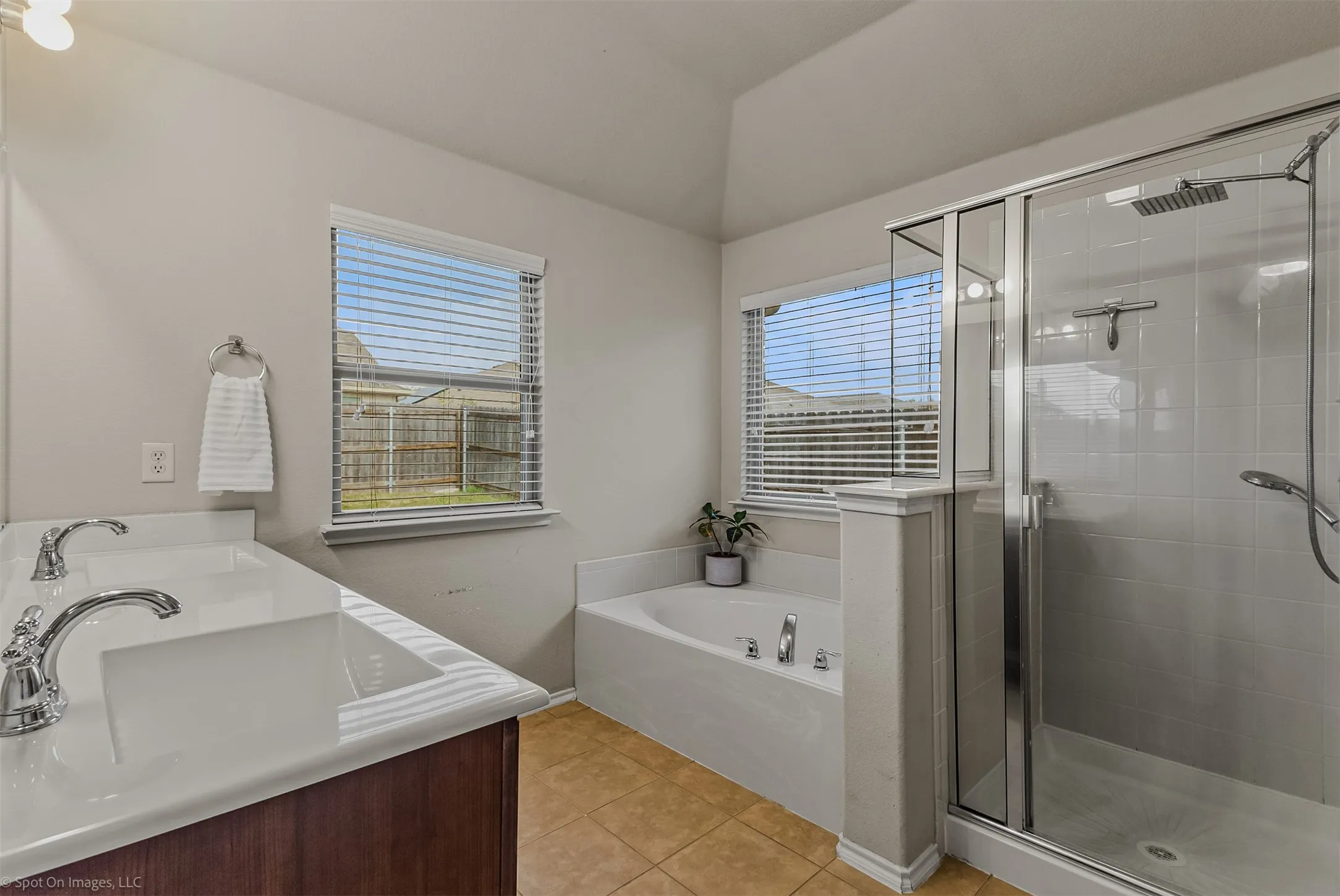 Single Family Residence For Sale in Kaufman County , 2018 Sterling Gate Drive, Heartland, Texas 75126, 3 Bedroom, 2 Bathroom, 2 Garage spaces, 1,605 Sqft, built in 2012, mls#21412851, Real Estate Agent in Heartland, Homes For Sale in Kaufman county, Homes For Sale in Heartland, Realtor in Heartland Texas, Real Estate Brokerage Independent Realty Texas, Luminita Cordes Realtor