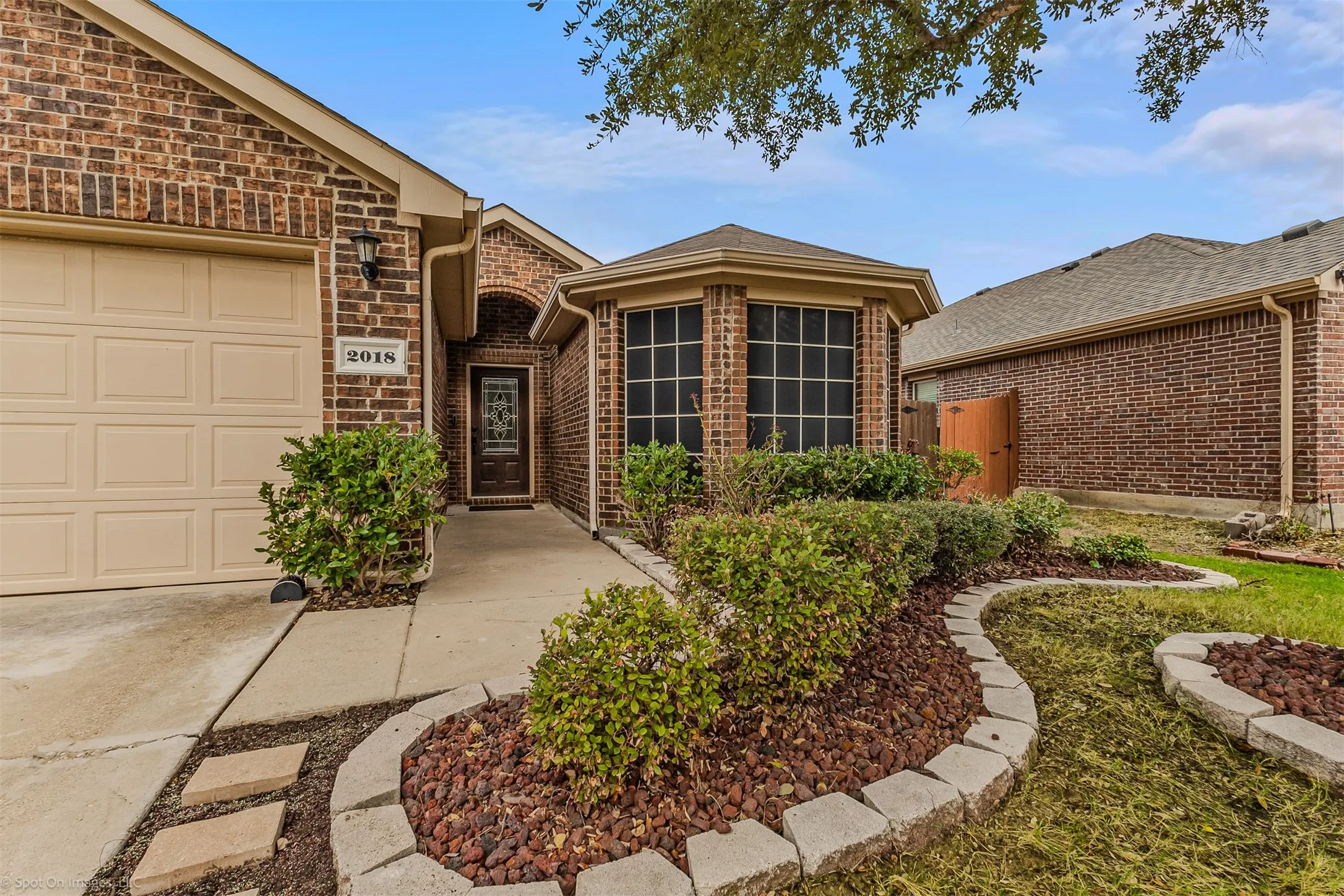 Single Family Residence For Sale in Kaufman County , 2018 Sterling Gate Drive, Heartland, Texas 75126, 3 Bedroom, 2 Bathroom, 2 Garage spaces, 1,605 Sqft, built in 2012, mls#21412851, Real Estate Agent in Heartland, Homes For Sale in Kaufman county, Homes For Sale in Heartland, Realtor in Heartland Texas, Real Estate Brokerage Independent Realty Texas, Luminita Cordes Realtor