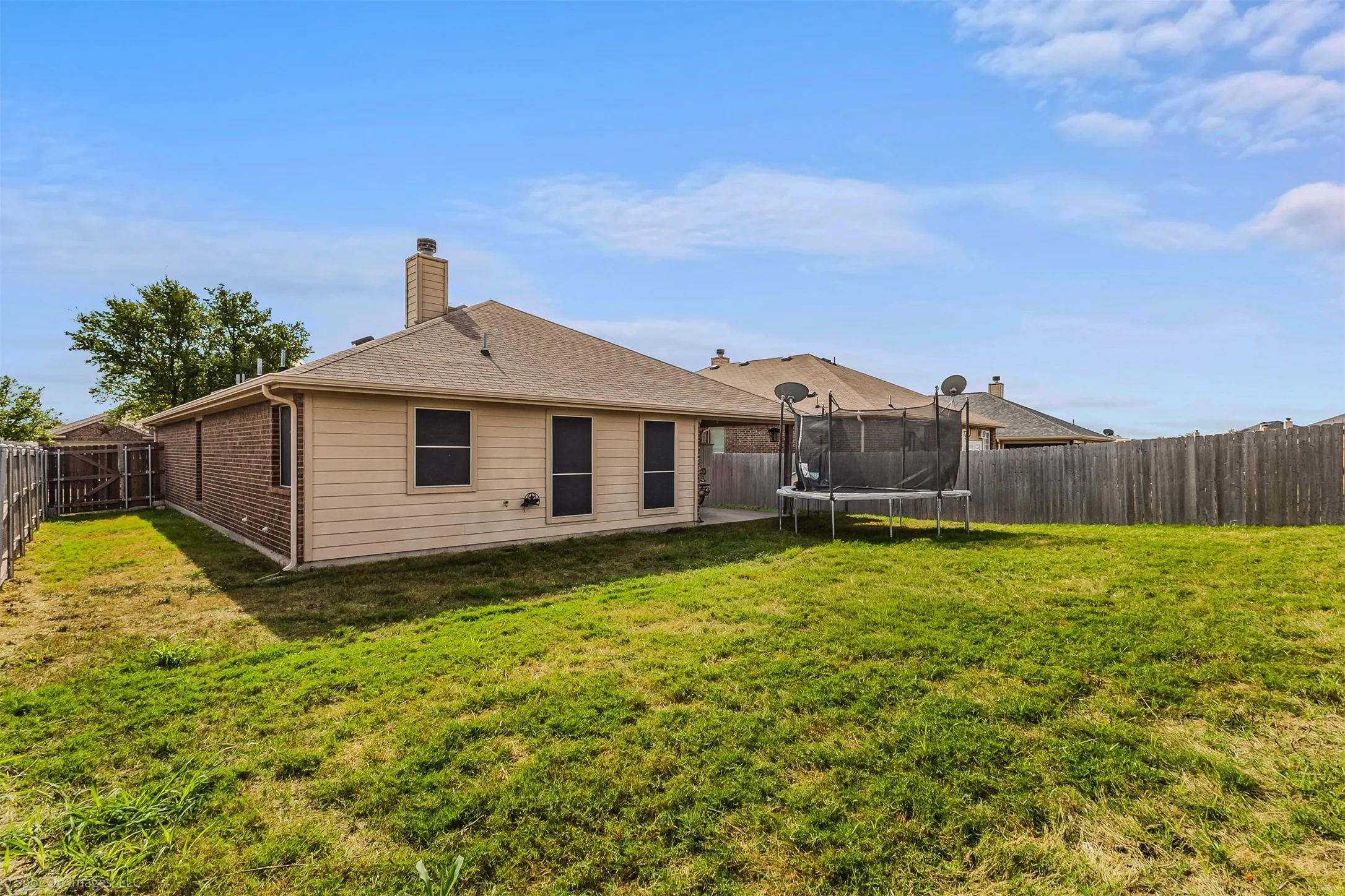 Single Family Residence For Sale in Kaufman County , 2018 Sterling Gate Drive, Heartland, Texas 75126, 3 Bedroom, 2 Bathroom, 2 Garage spaces, 1,605 Sqft, built in 2012, mls#21412851, Real Estate Agent in Heartland, Homes For Sale in Kaufman county, Homes For Sale in Heartland, Realtor in Heartland Texas, Real Estate Brokerage Independent Realty Texas, Luminita Cordes Realtor